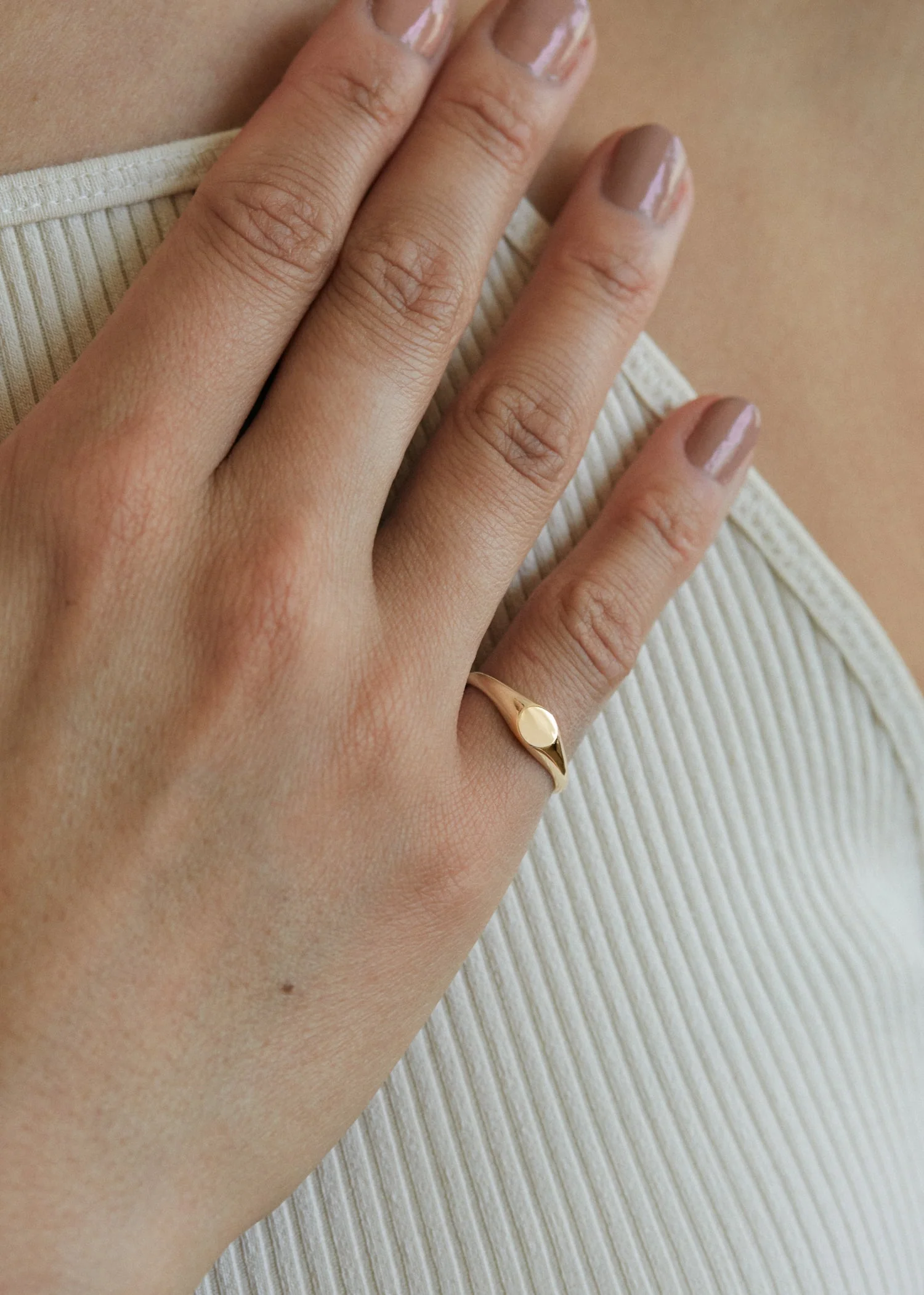 Kinn - Petite Classic Signet Ring - Image 5