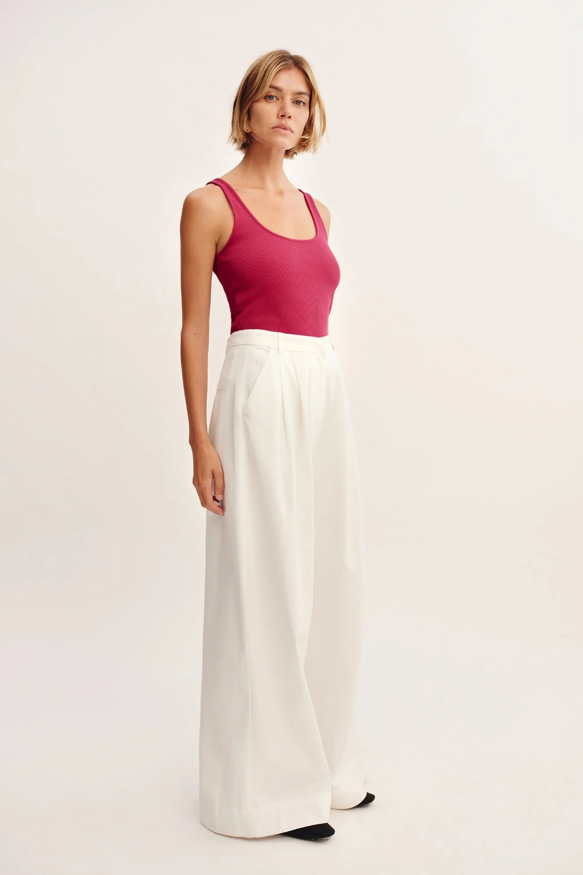 Posse - AXEL SCOOP SINGLET - DRAGONFRUIT - Image 9