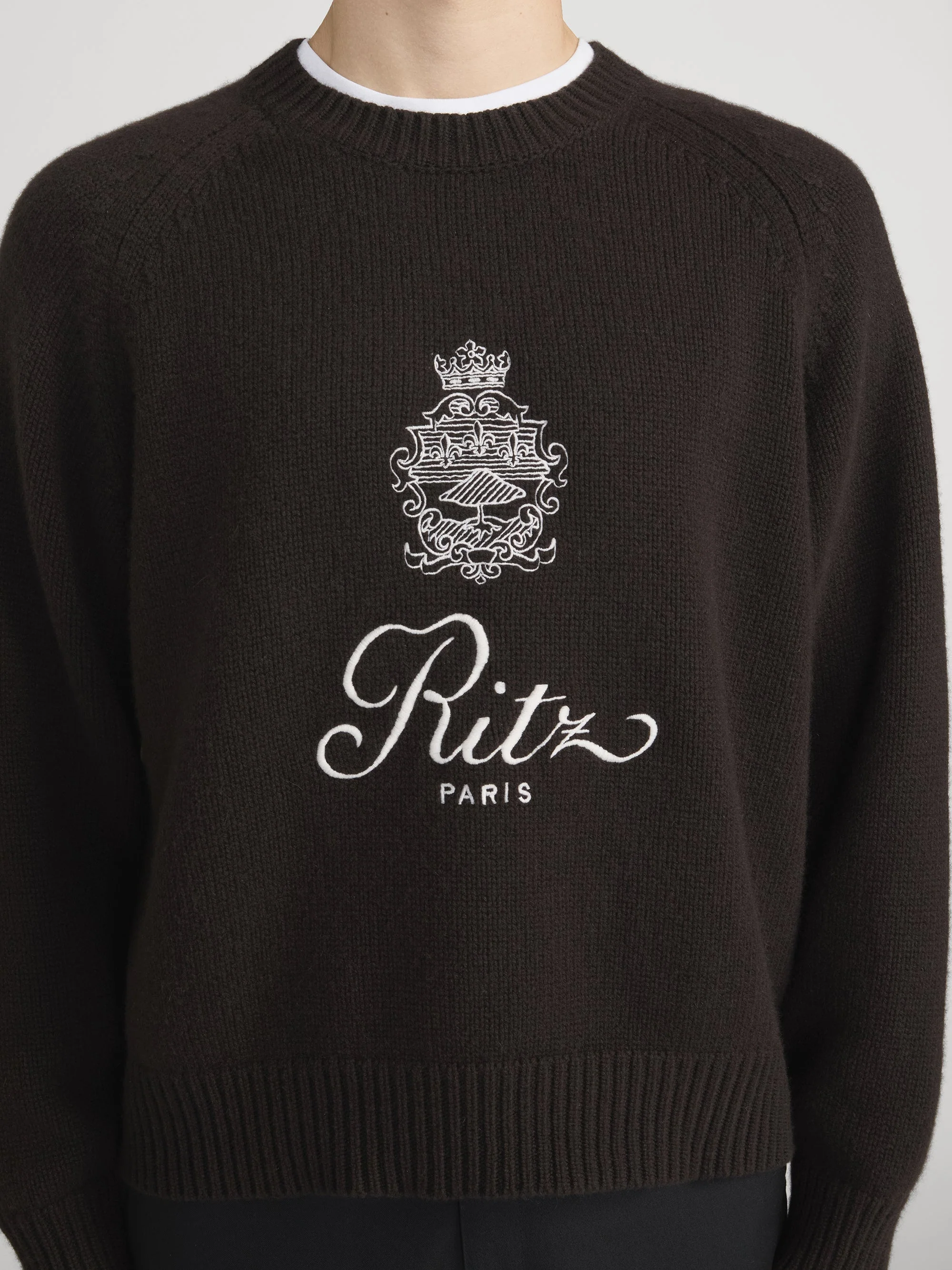 FRAME - Ritz Unisex Cashmere Sweater - Image 4