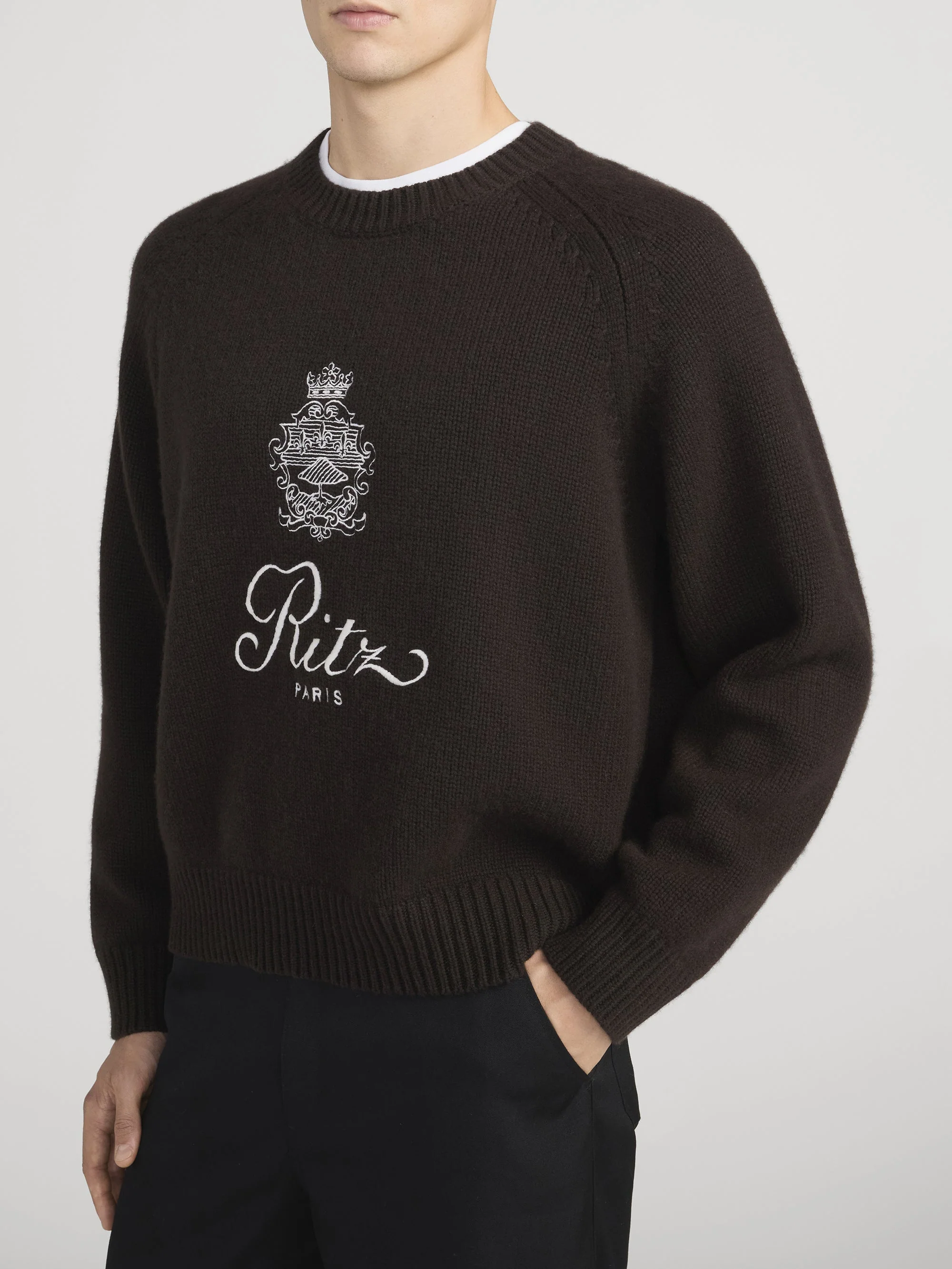 FRAME - Ritz Unisex Cashmere Sweater - Image 5