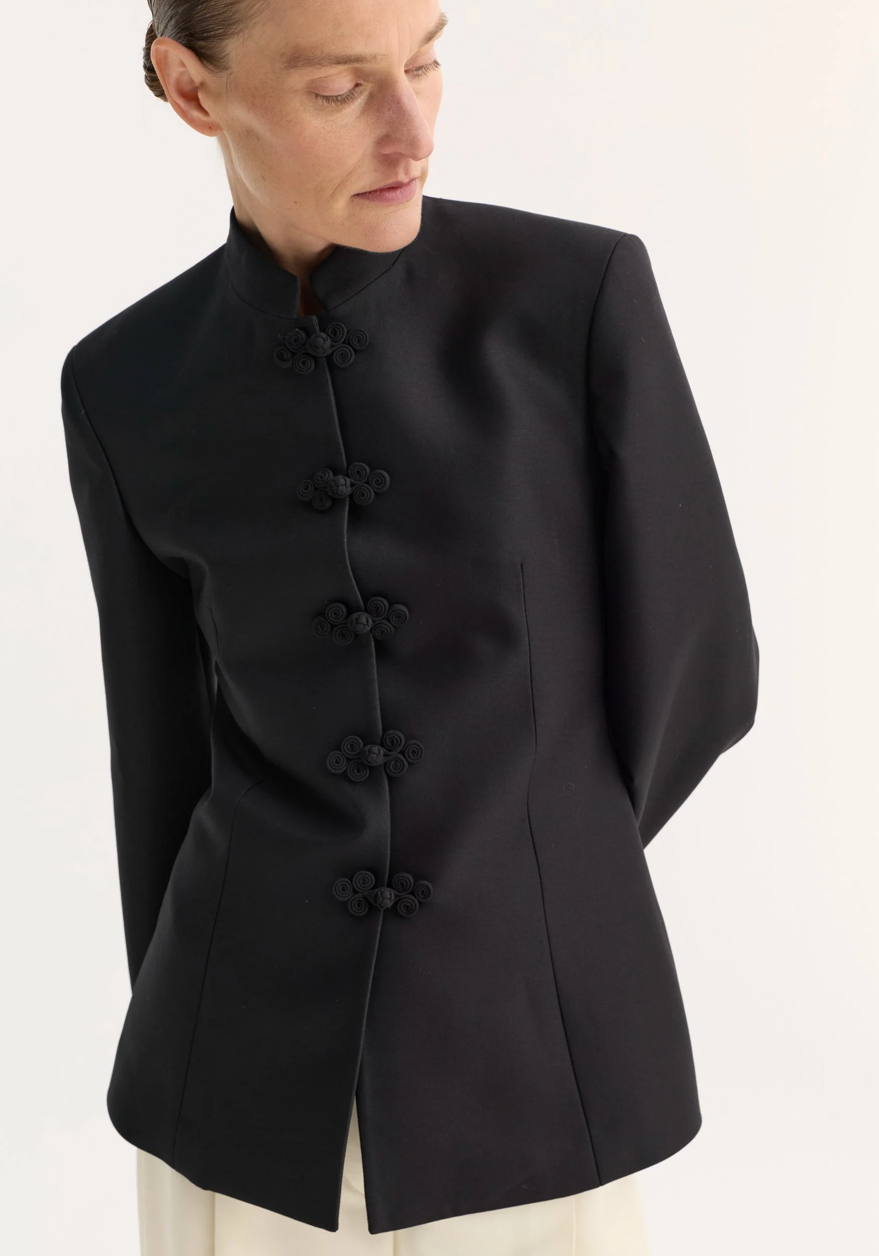 ROHE - Sculptural pankou closure blazer | black - Image 2