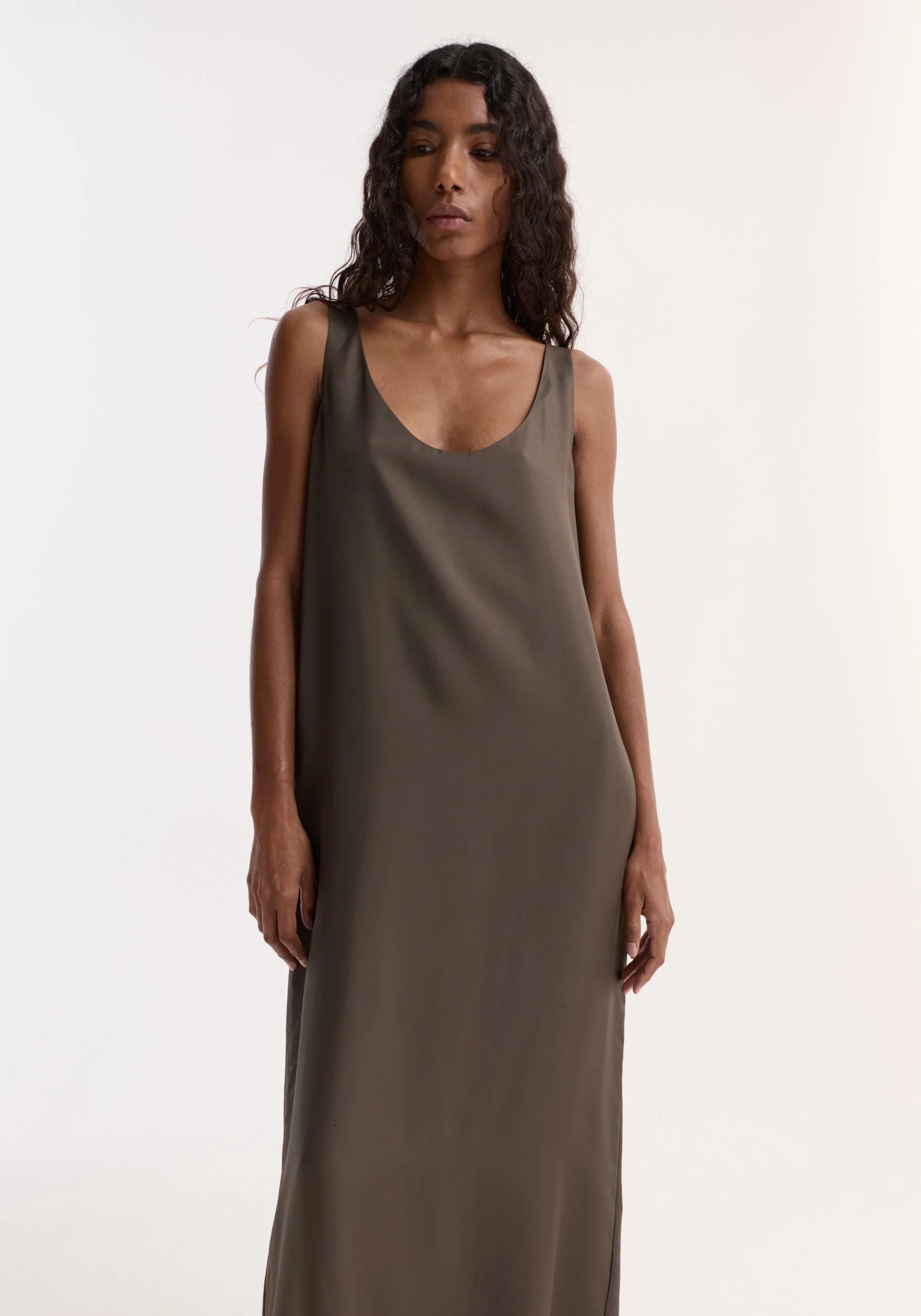 ROHE - Silk scoop - neck dress | earth - Image 2