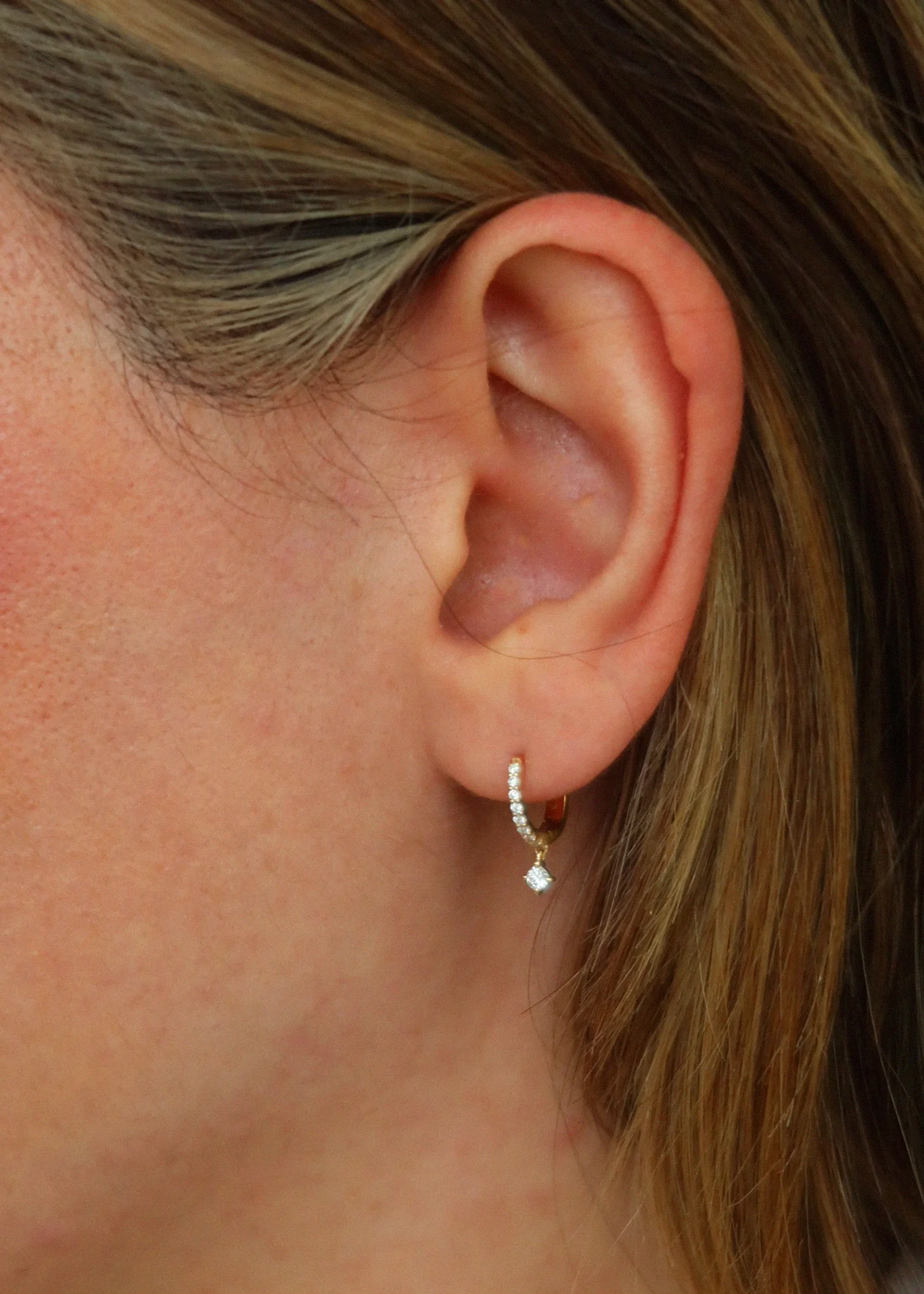 Kinn - Romy Pavé Huggie Earrings Round - Image 2