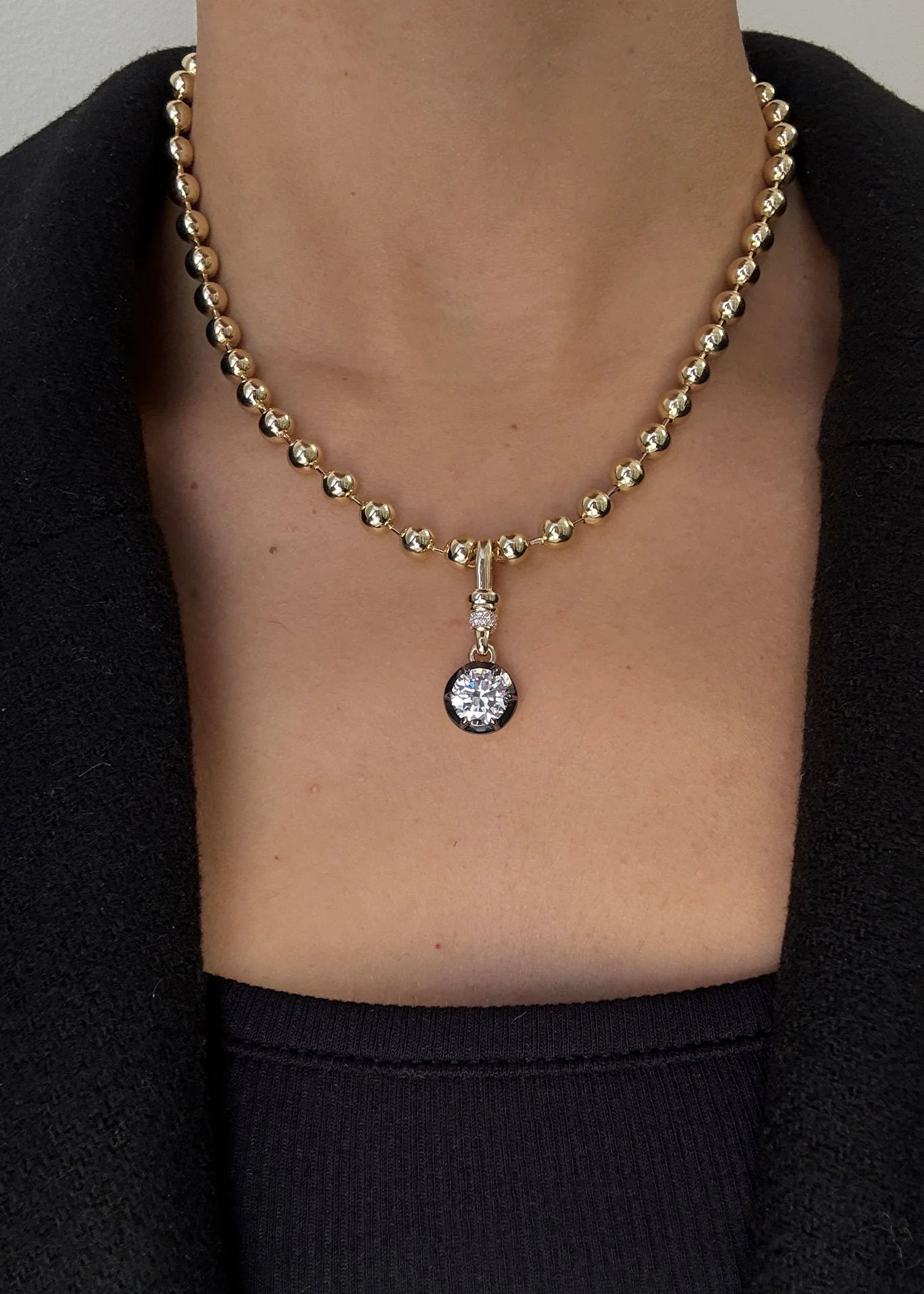 Kinn - Roselle Black Rhodium Round Pendant Diamond Necklace - Image 4
