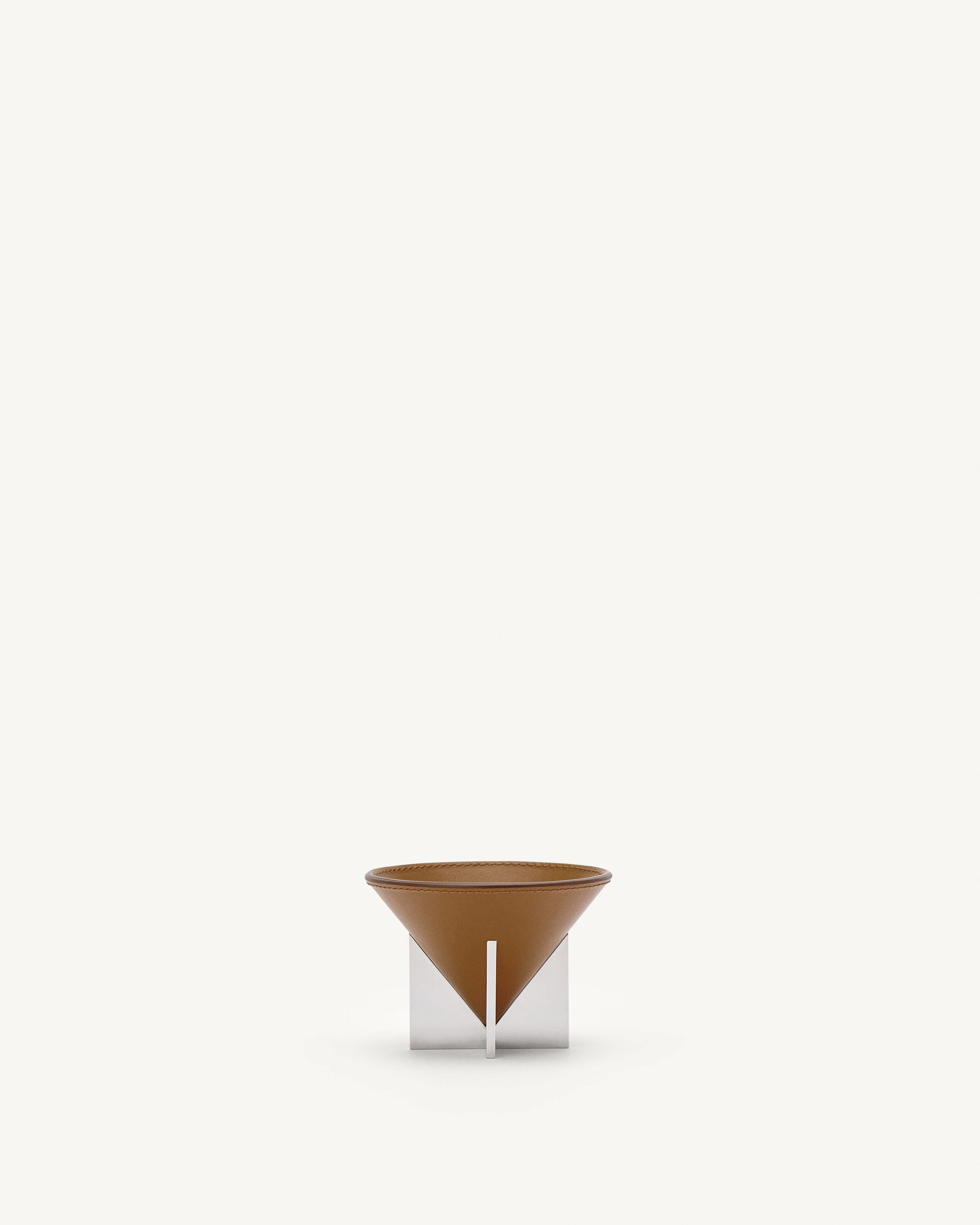 SAVETTE - Small Leather Dish with Metal Feet in Saddle