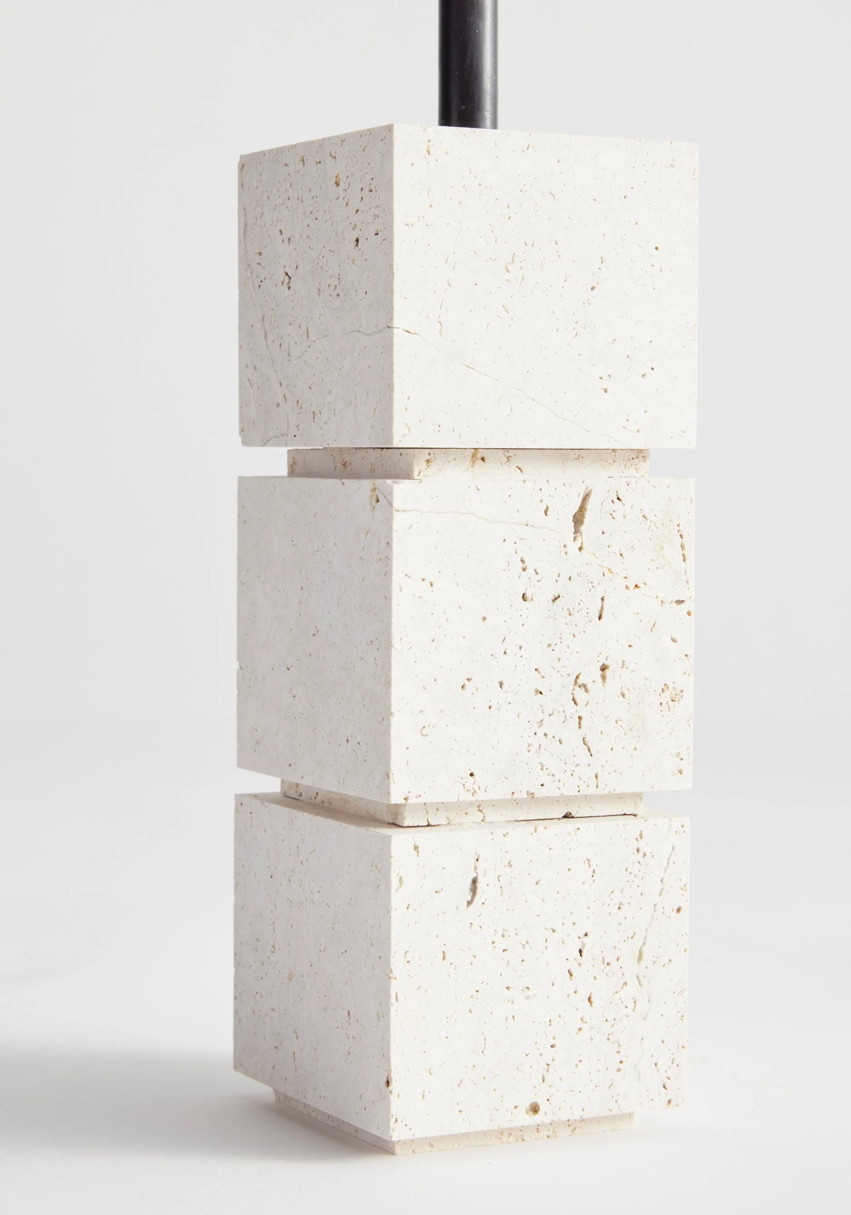 ROHE - Sculpural candle holder small | travertine - Image 2