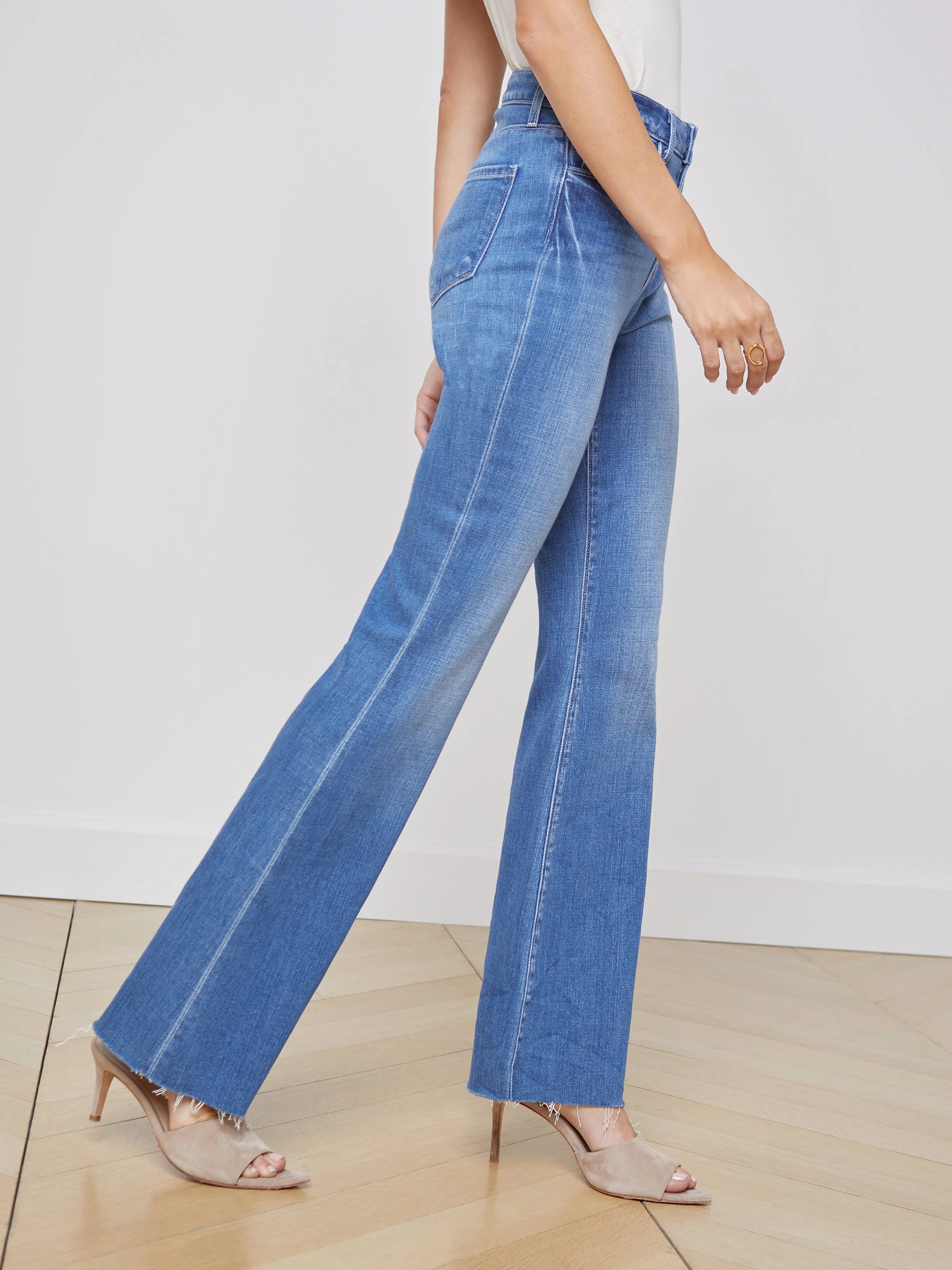 L'AGENCE - Sera Sneaker Flare Jean - Image 2