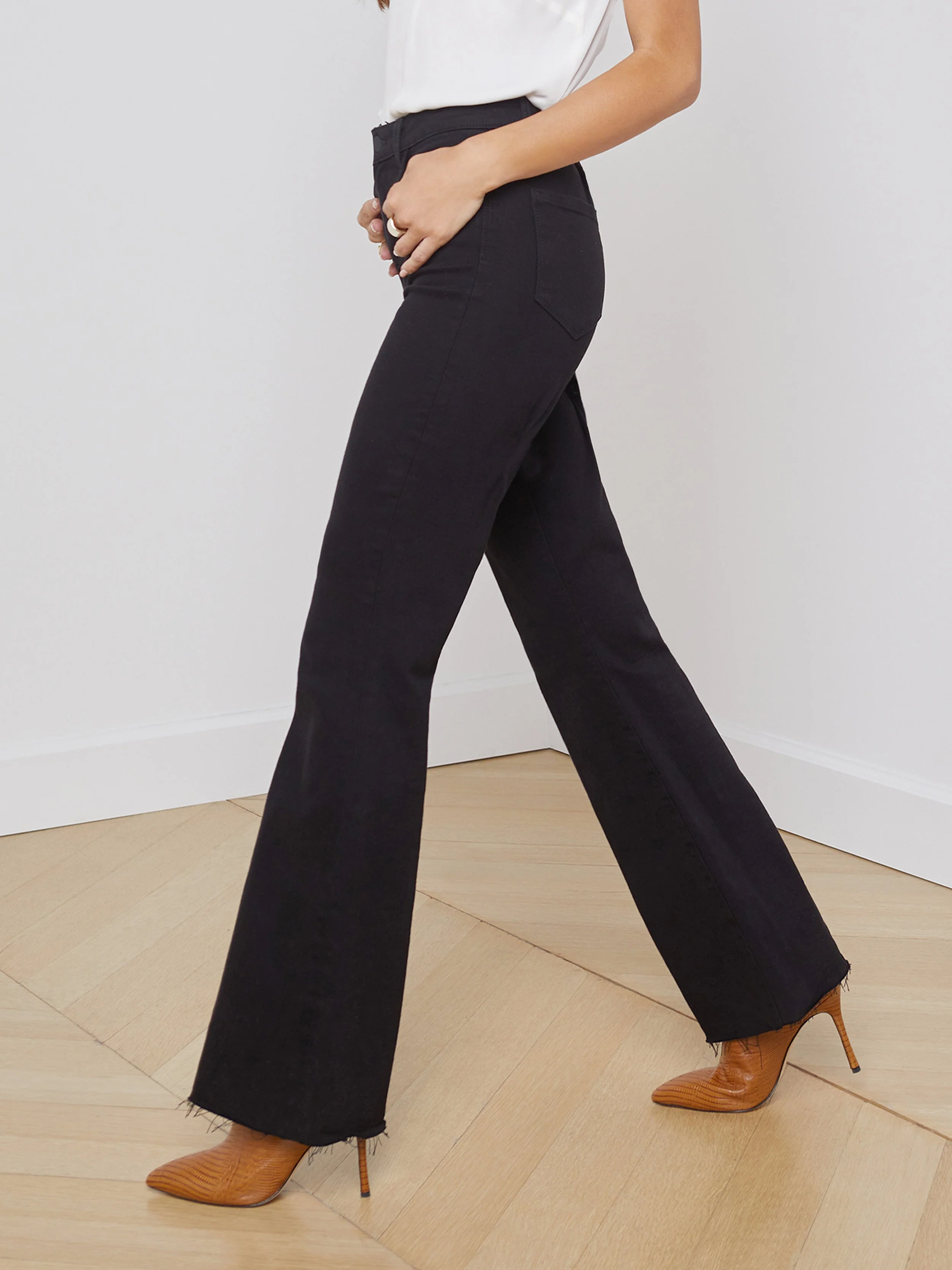 L'AGENCE - Sera Sneaker Flare Jean - Image 3
