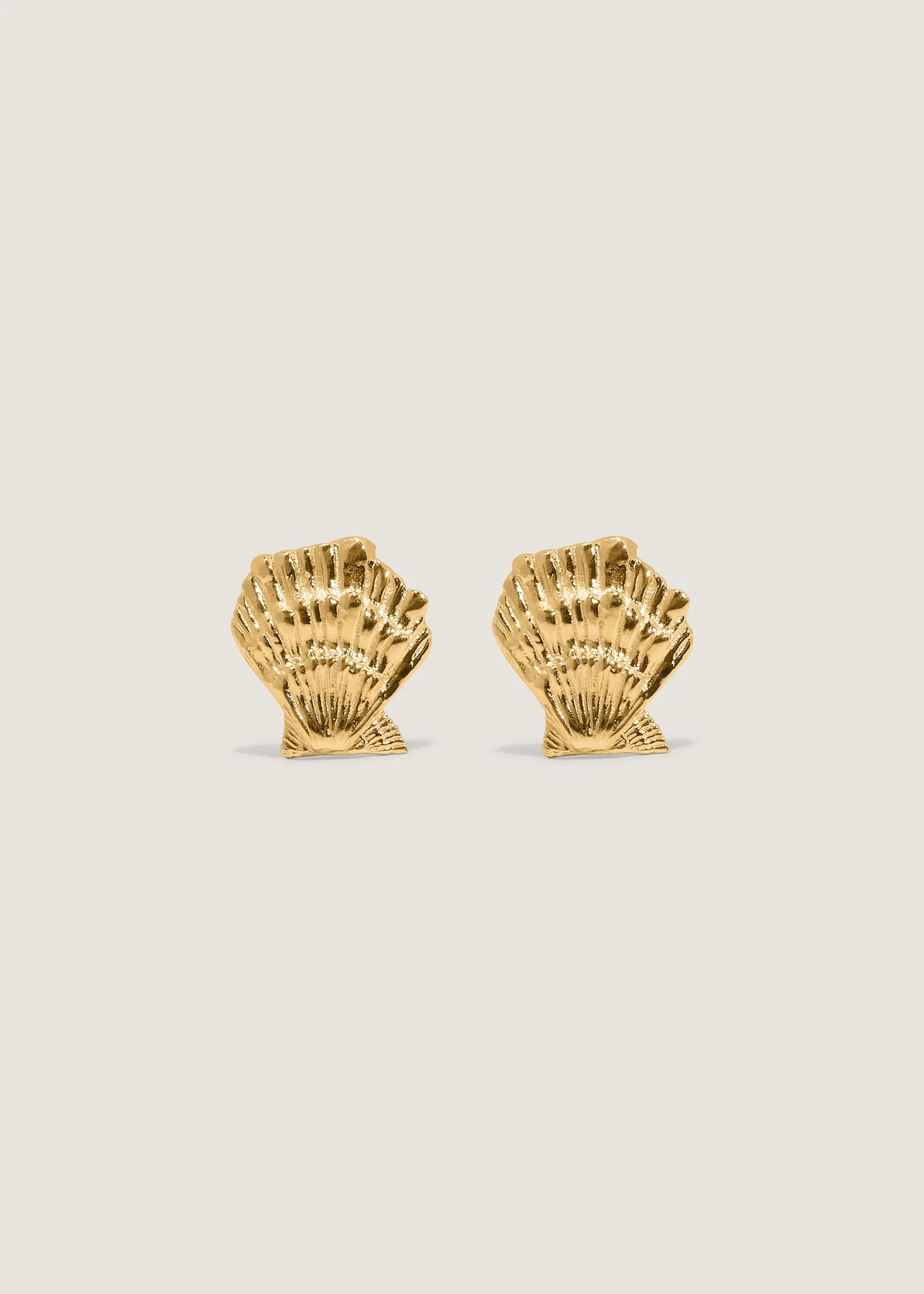 Kinn - Shell Stud Earrings Gold