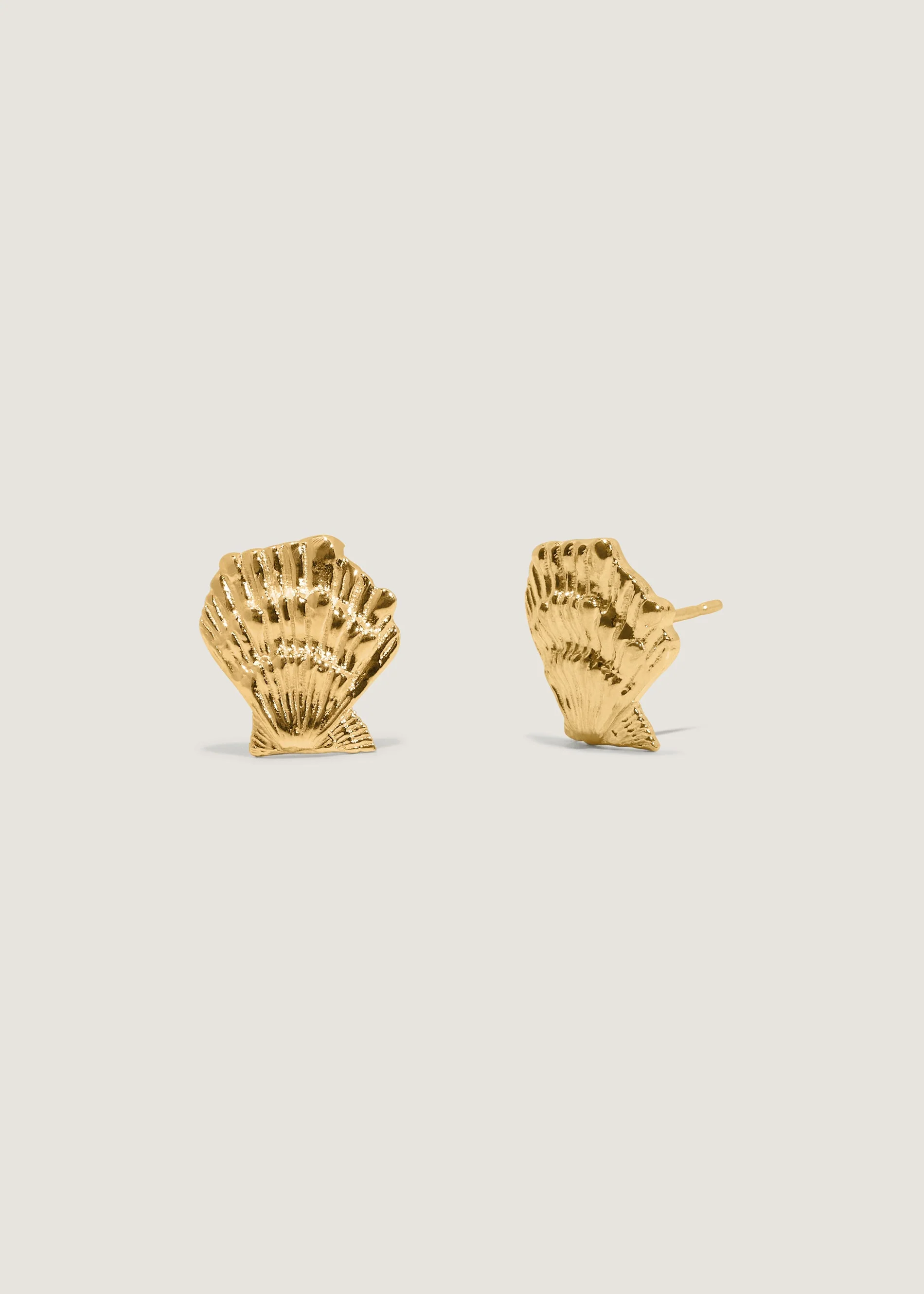Kinn - Shell Stud Earrings Gold - Image 6