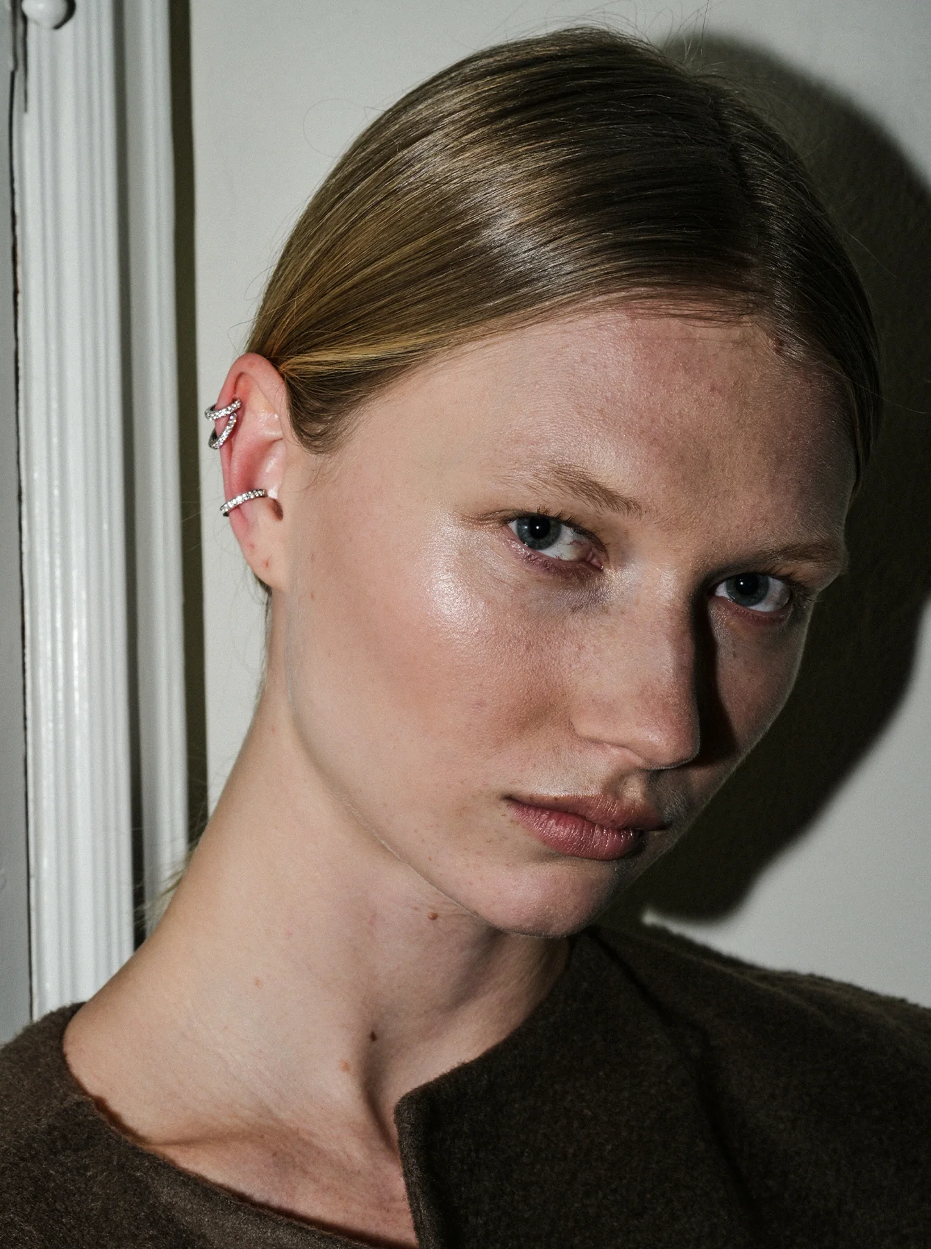 Dorsey - SINGLE ROW LAB WHITE SAPPHIRE EAR CUFF, GOLD - Image 2