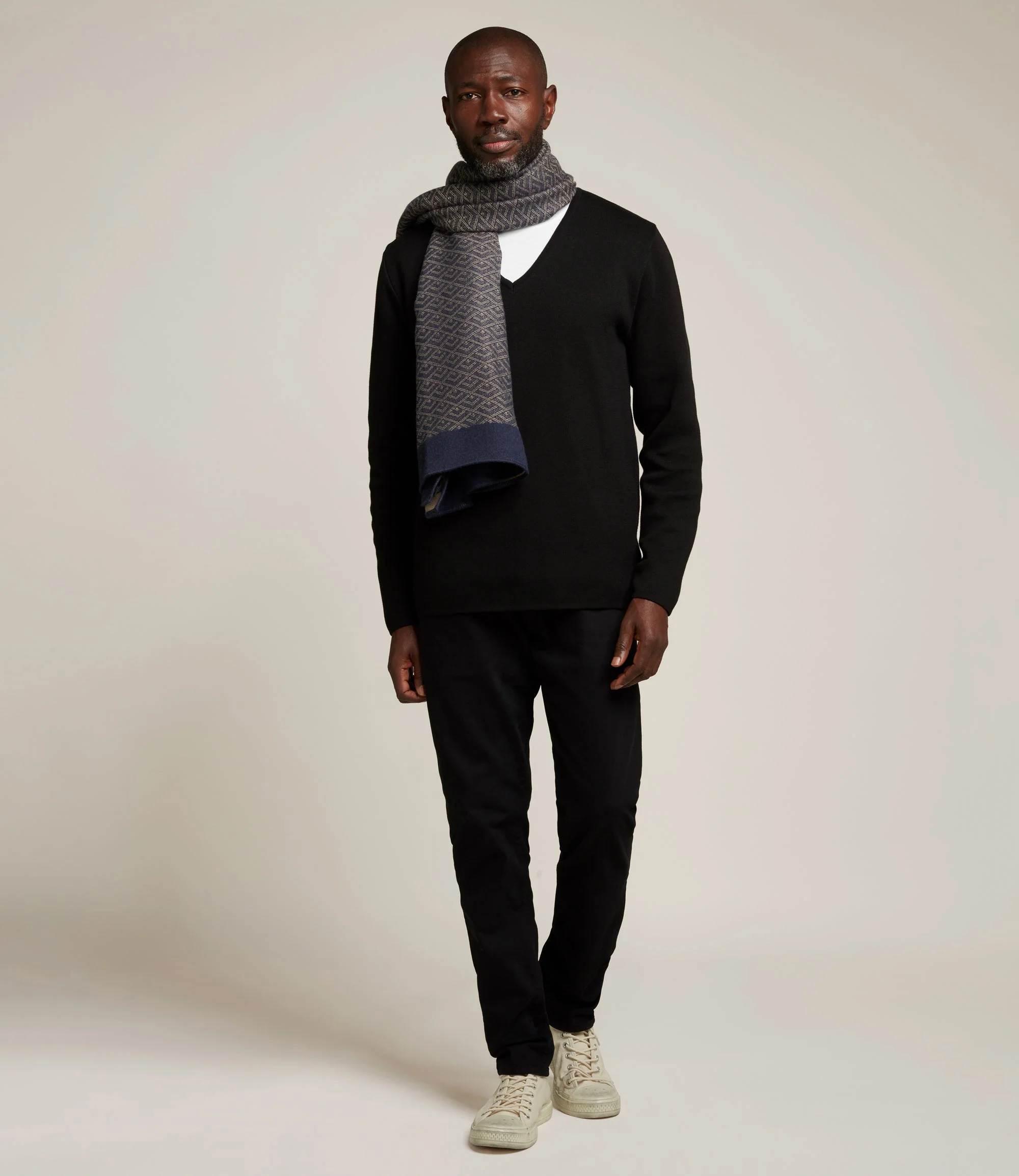 Metier - Small Cashmere Throw Navy and Natural - Image 4