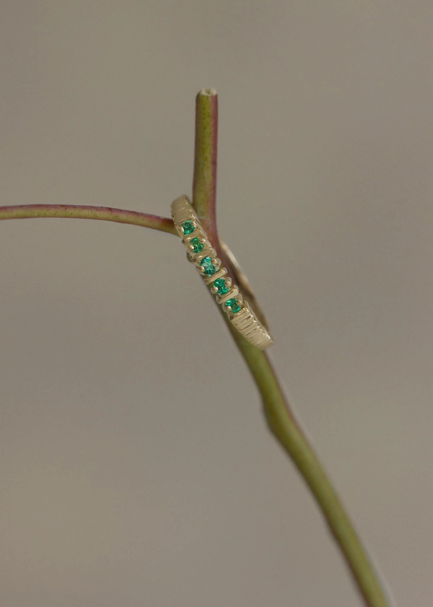 Kinn - Solis Ribbed Emerald Ring - Image 4