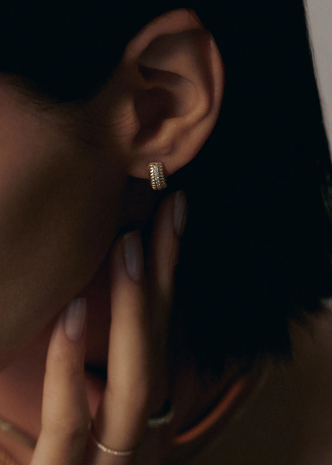 Kinn - Solis Ribbed Pavé Diamond Earrings - Image 2