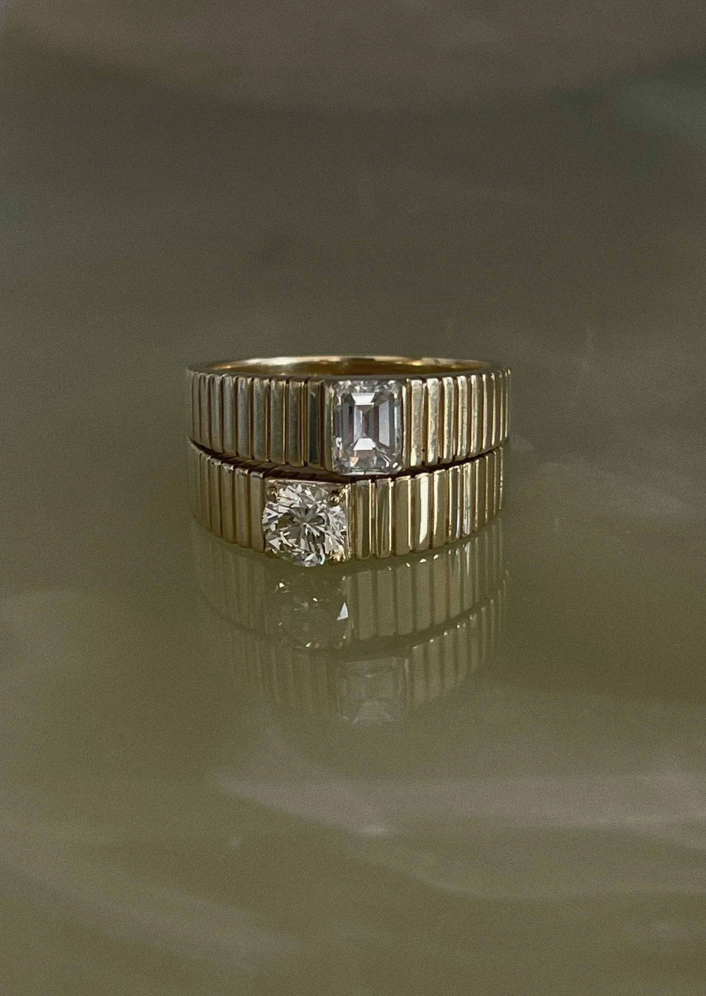 Kinn - Solis Ribbed Ring Emerald Diamond - Image 4