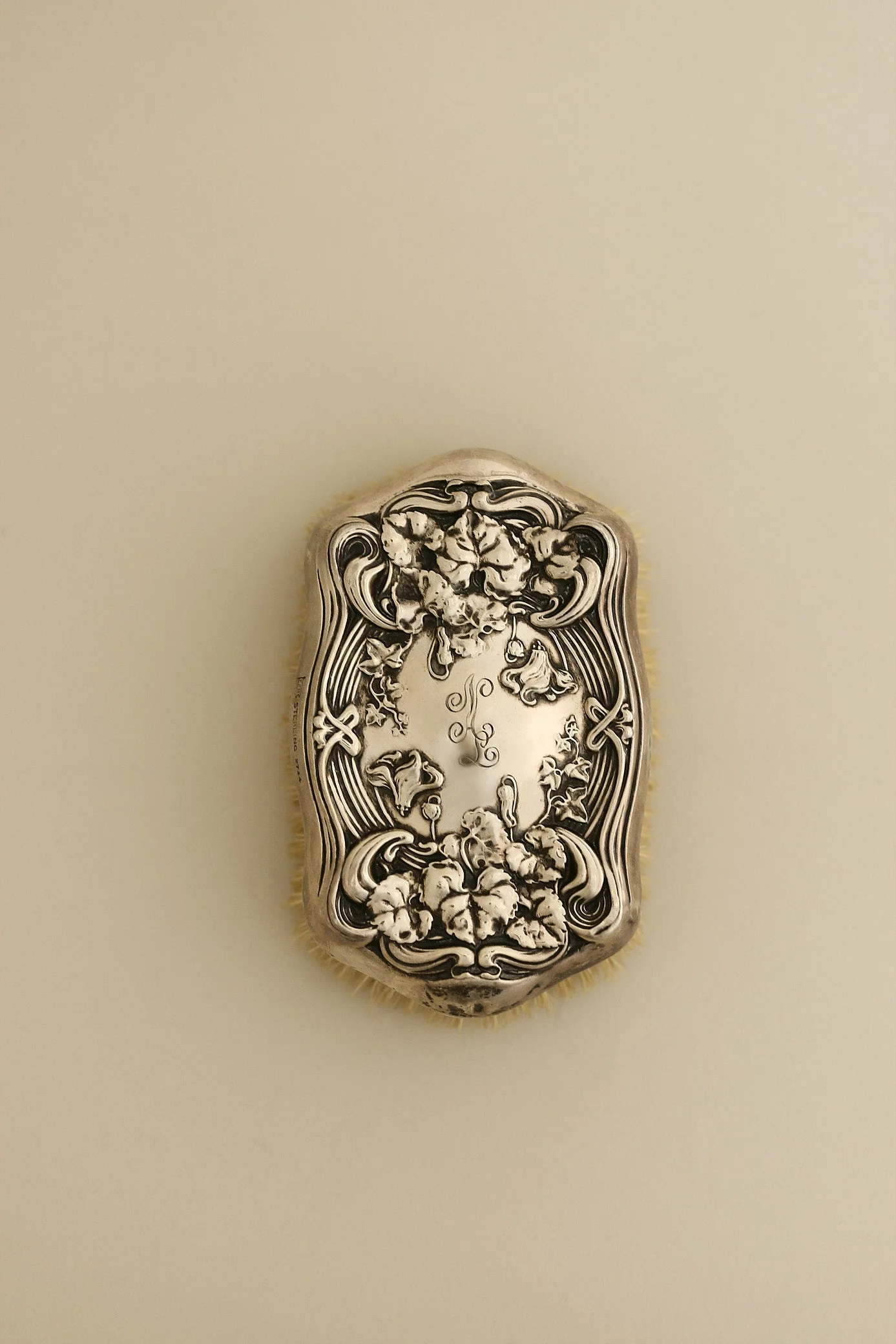 Kinn - Sterling Brush