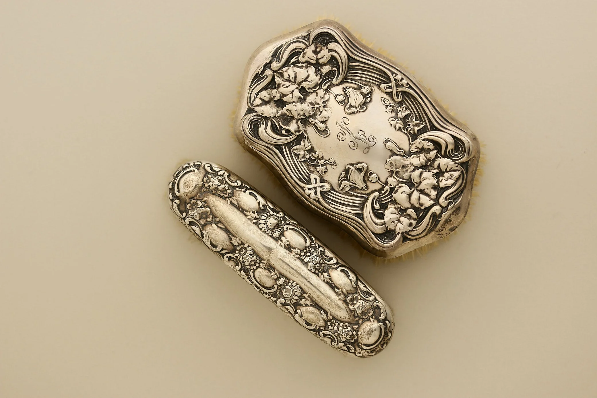 Kinn - Sterling Brush - Image 5