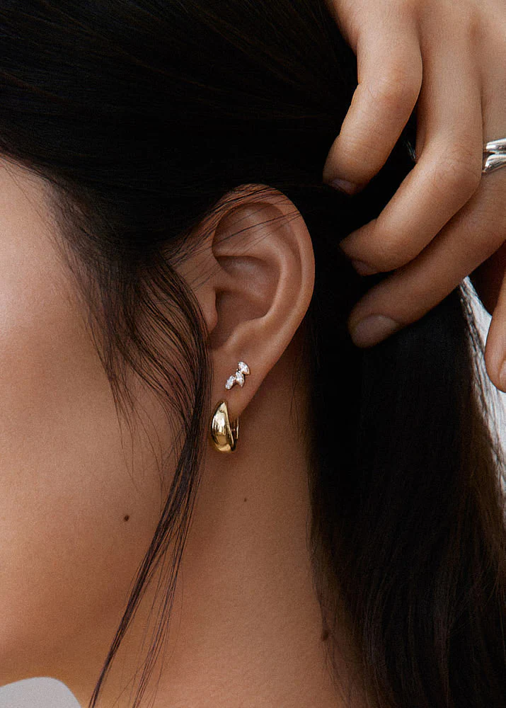 Kinn - Teardrop Hoop Earrings - Image 4