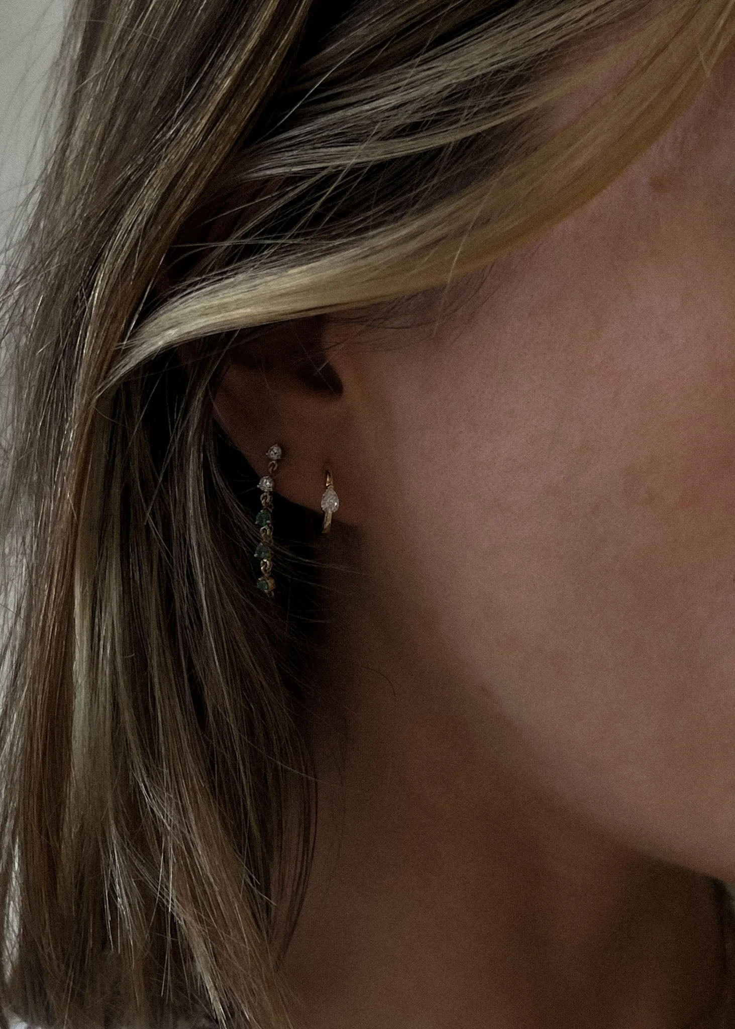 Kinn - Teardrop Huggie Earrings Diamond - Image 4