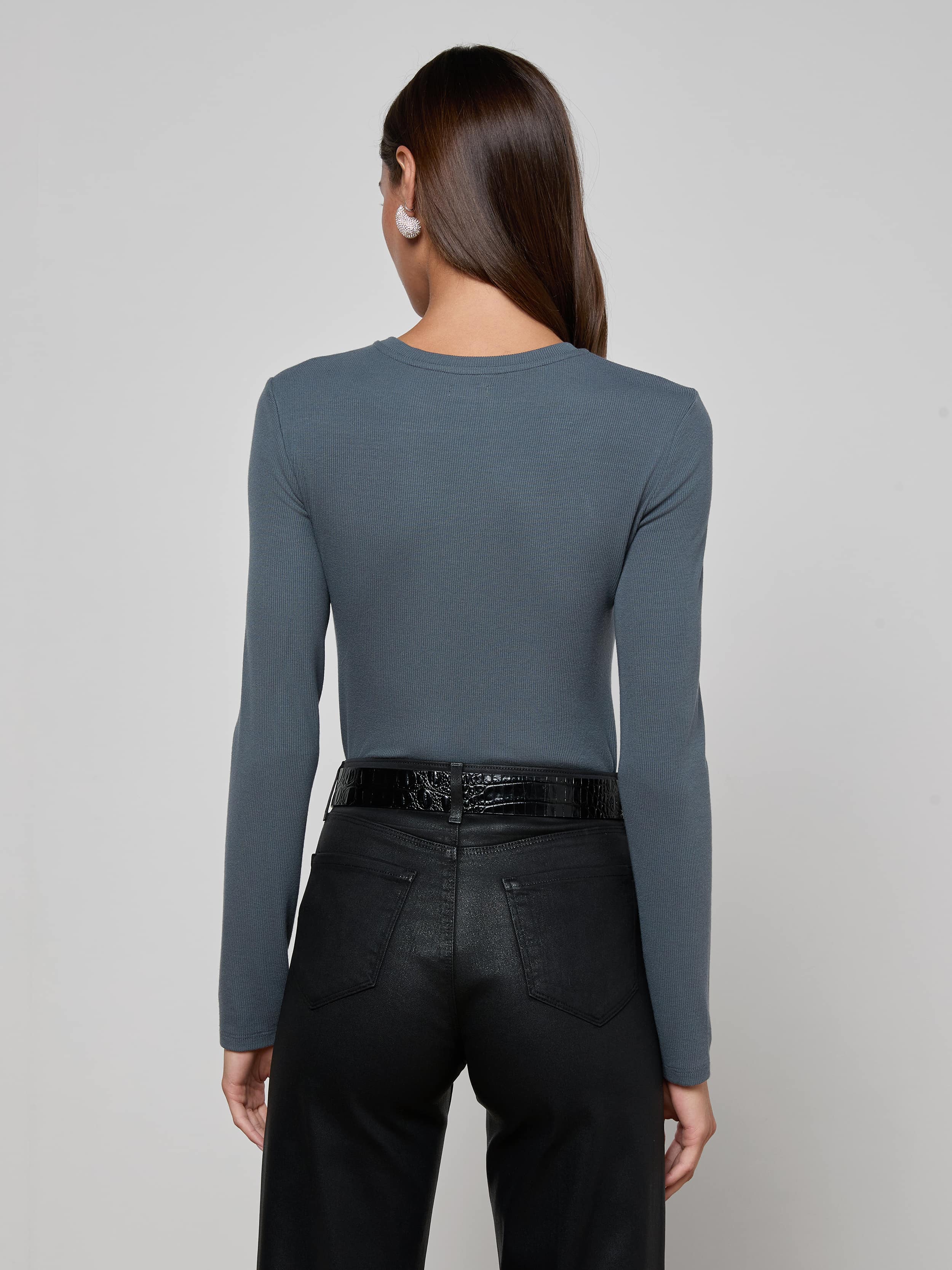 L'AGENCE - Tess Long - Sleeve Tee - Image 10