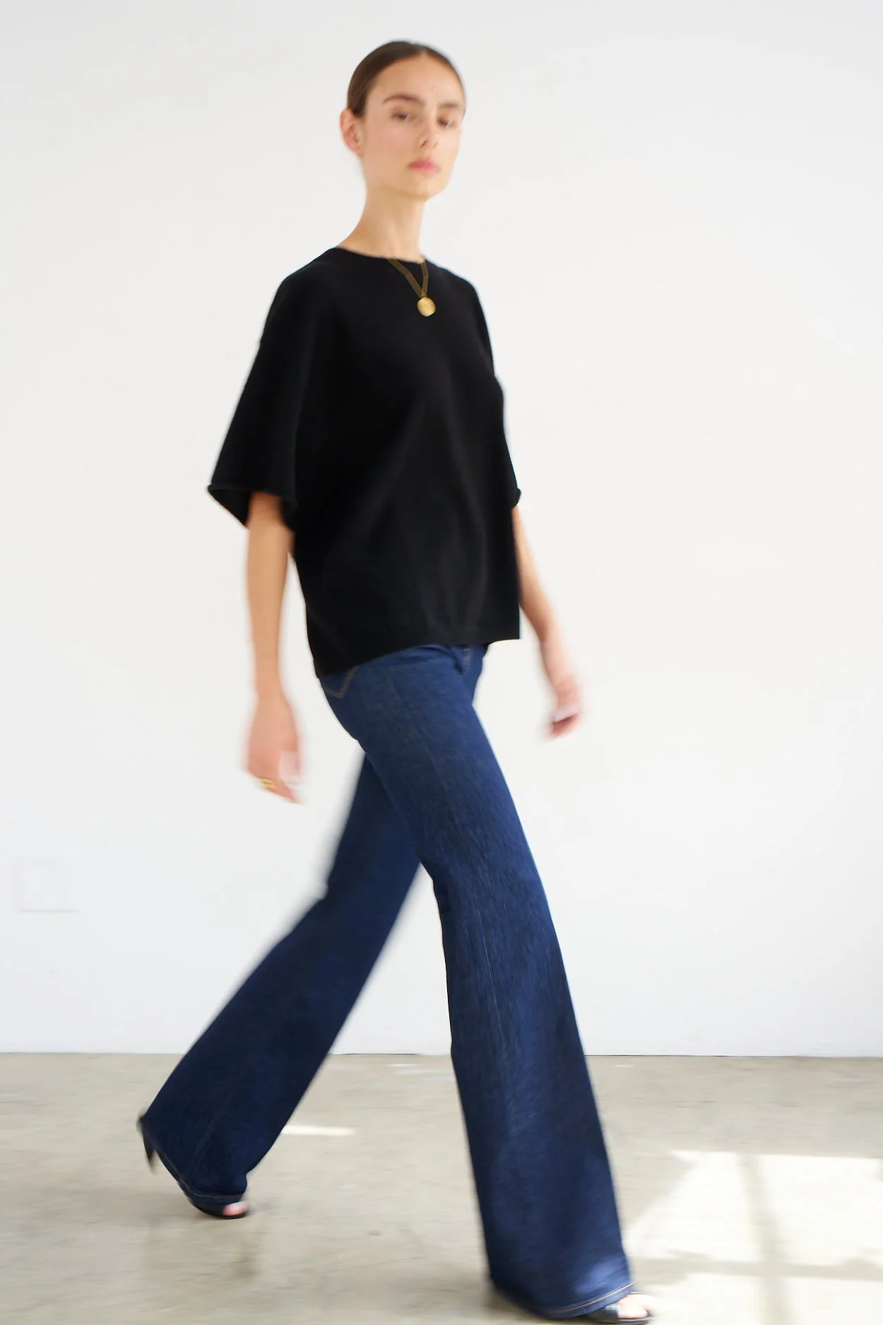 Jamie Haller - The Crease Jean in Raw Rinse - Image 16