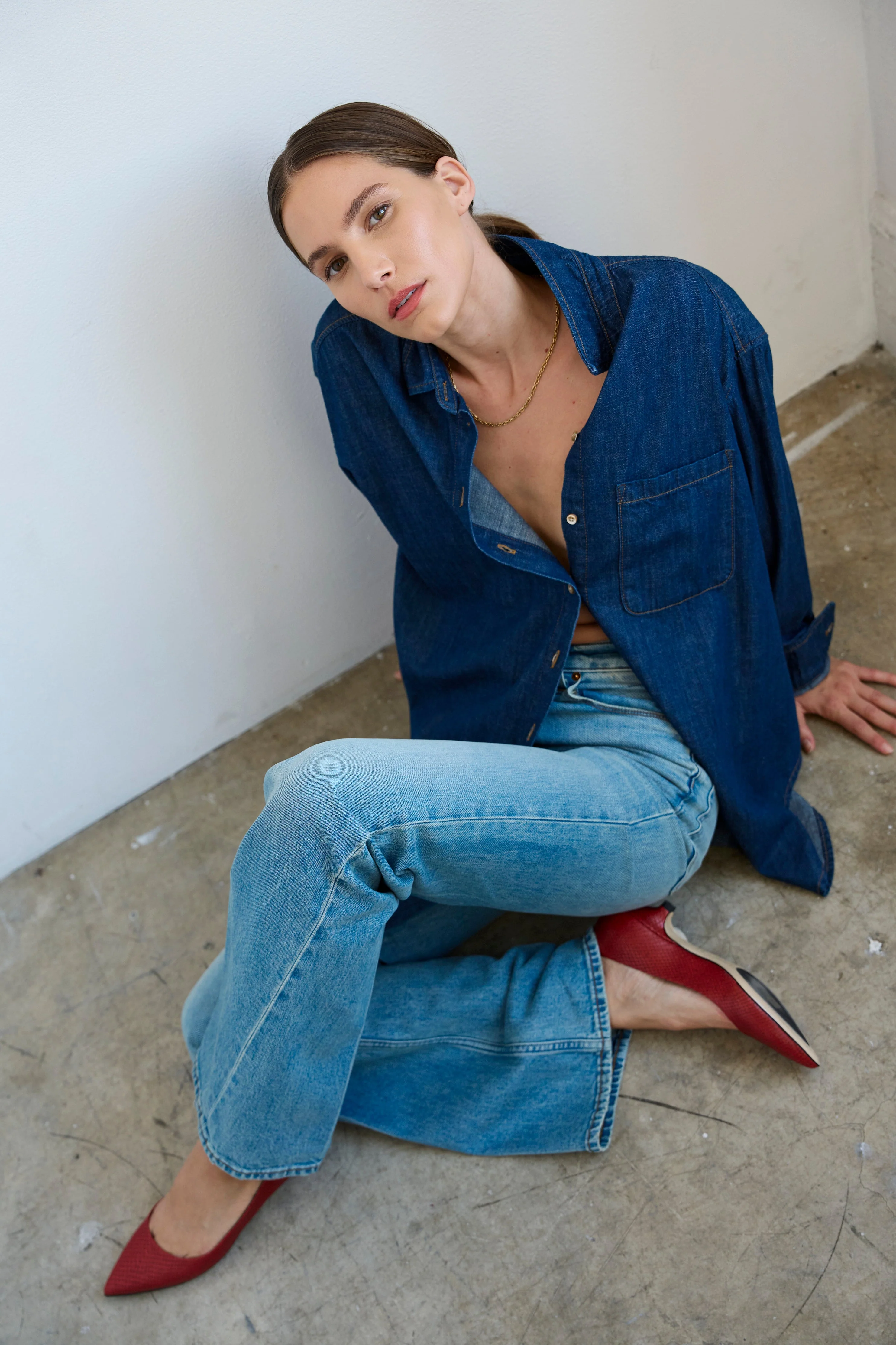 Jamie Haller - The Crease Jean in Worn Indigo - Image 12