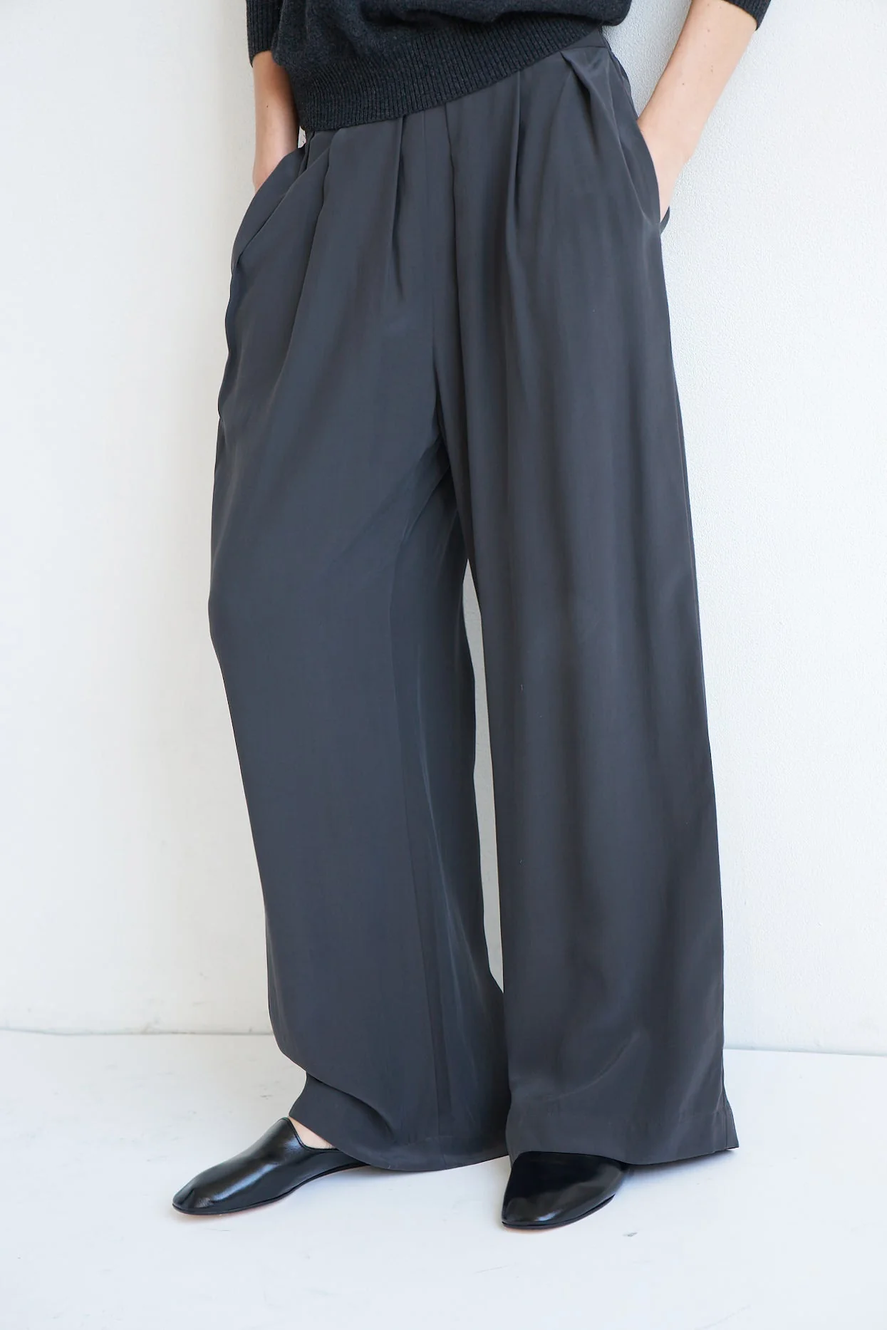 Jamie Haller - The Lounge Pant in Dark Grey - Image 7