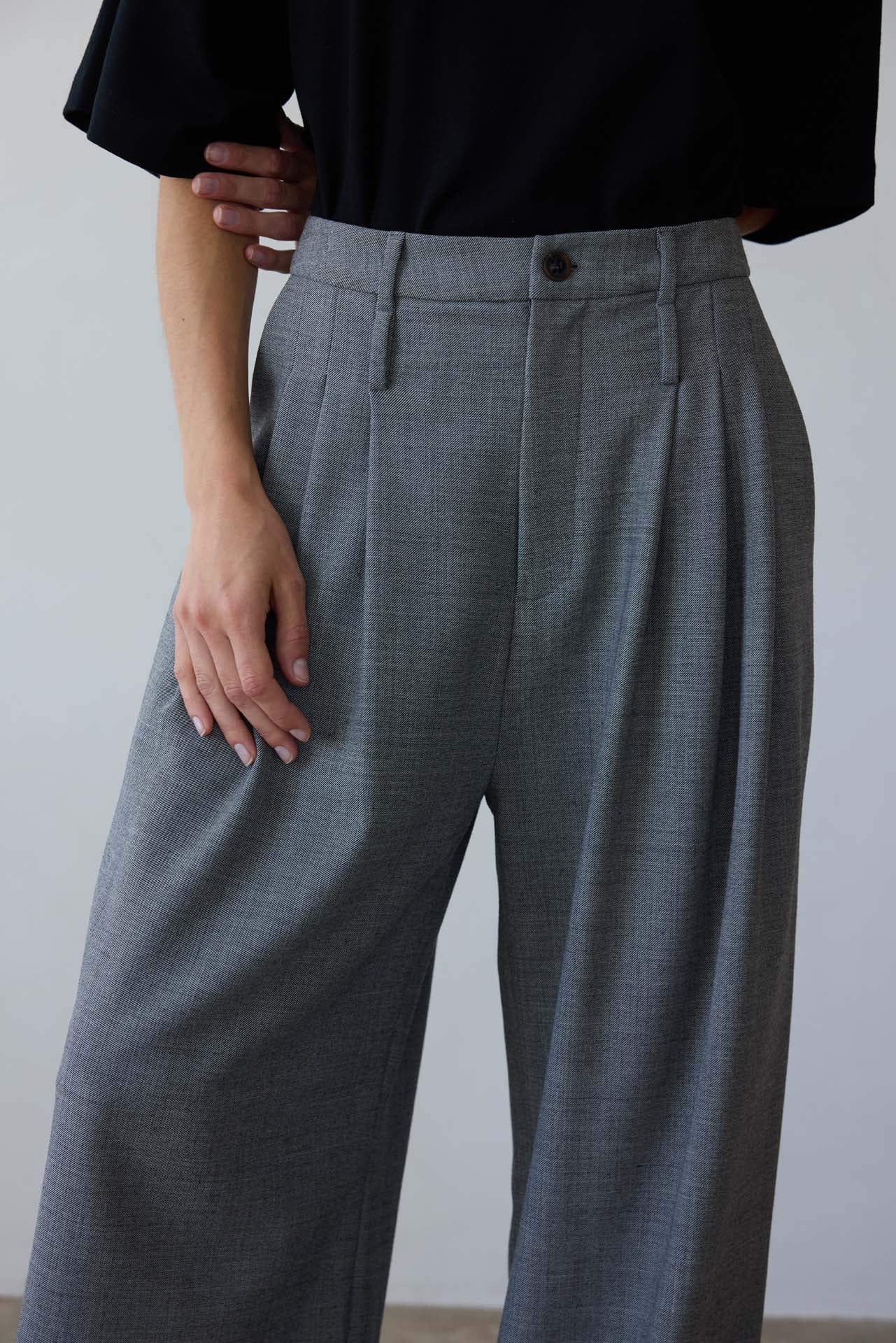 Jamie Haller - The Triple Pleat Trouser in Pepper - Image 2