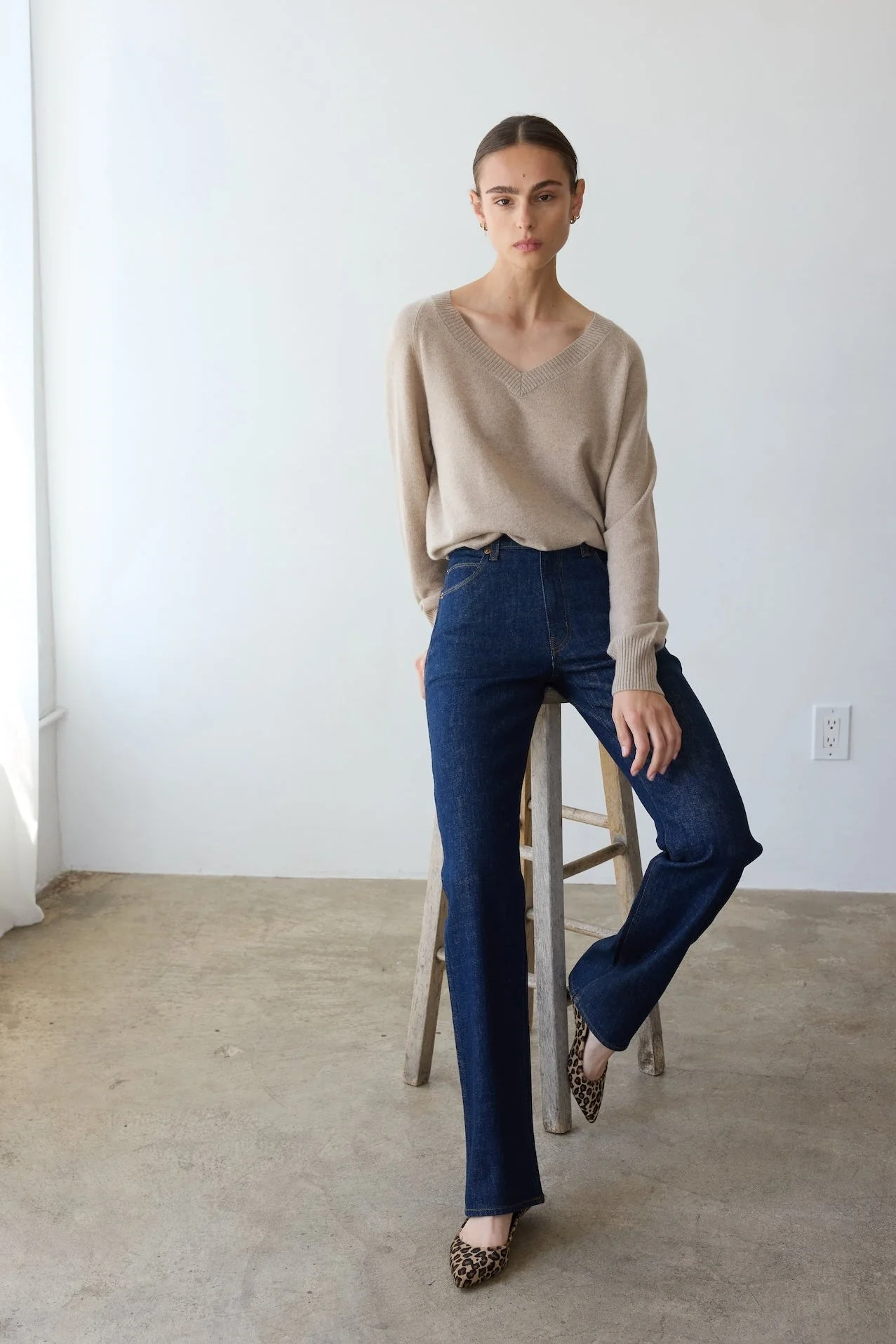 Jamie Haller - The V Fave Cashmere Sweater in Oatmeal