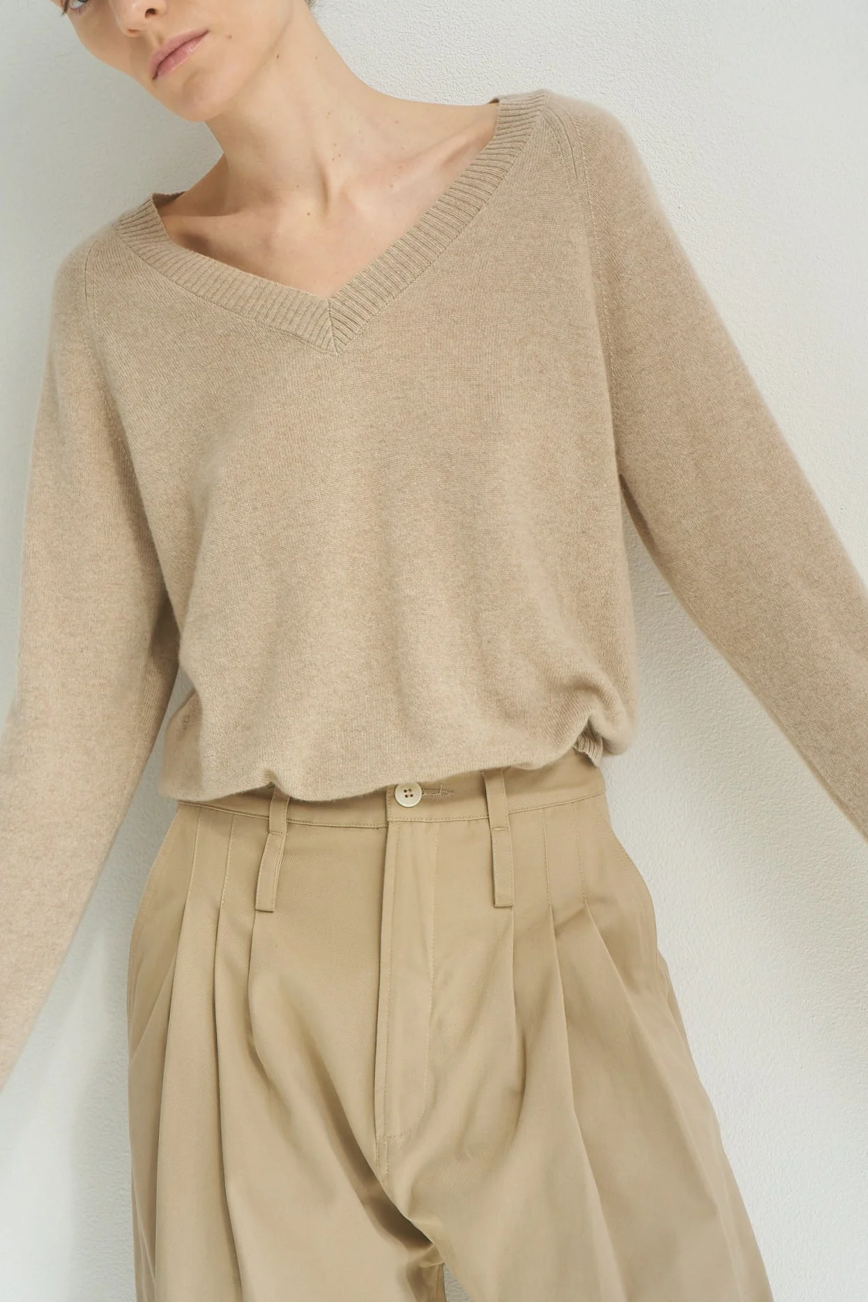 Jamie Haller - The V Fave Cashmere Sweater in Oatmeal - Image 15