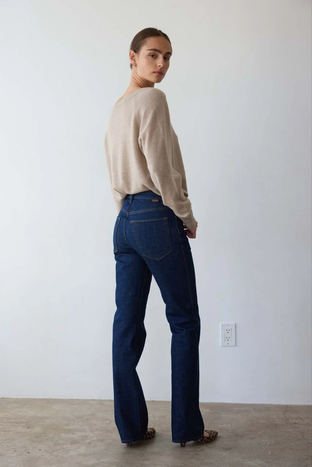 Jamie Haller - The V Fave Cashmere Sweater in Oatmeal - Image 16