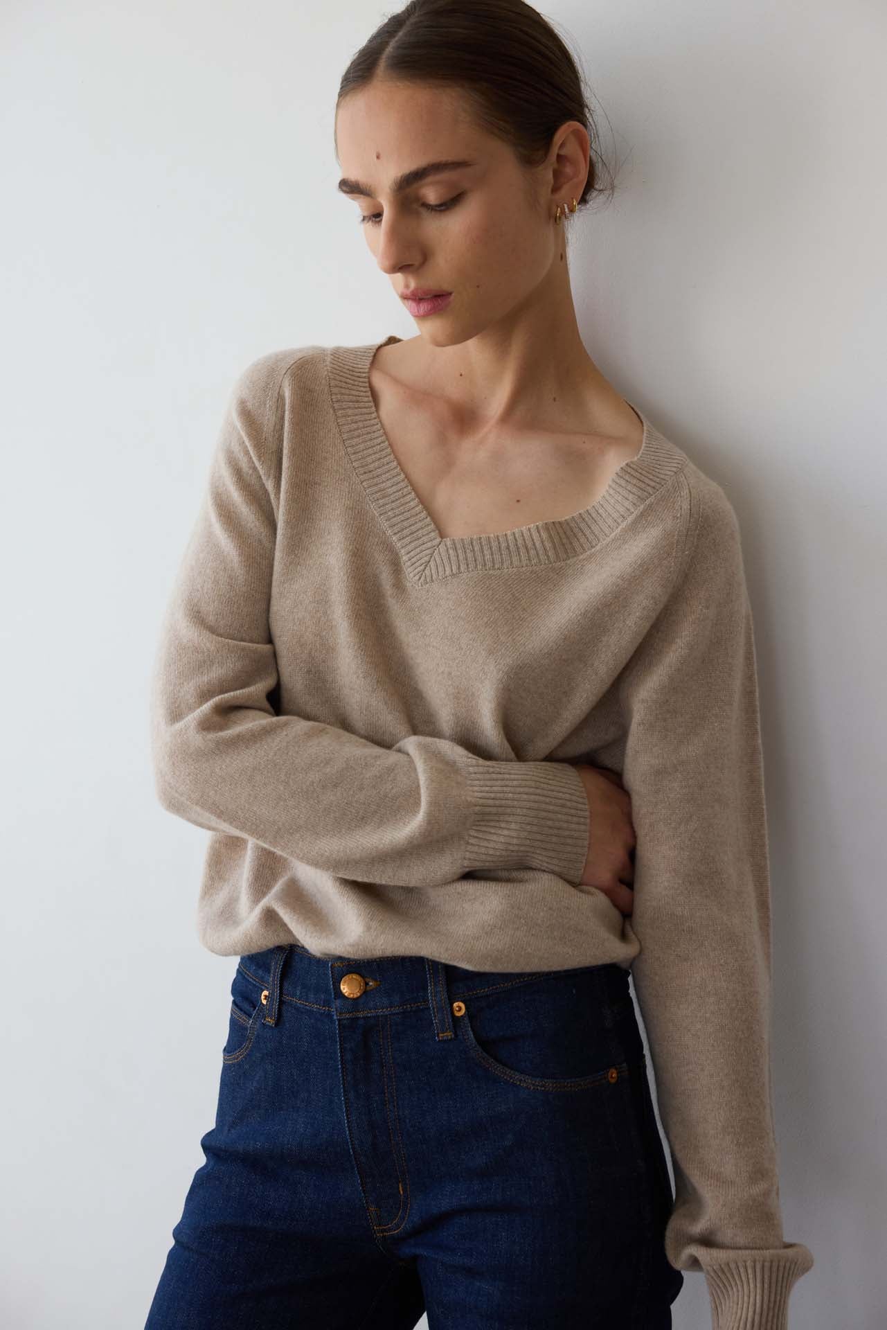 Jamie Haller - The V Fave Cashmere Sweater in Oatmeal - Image 2