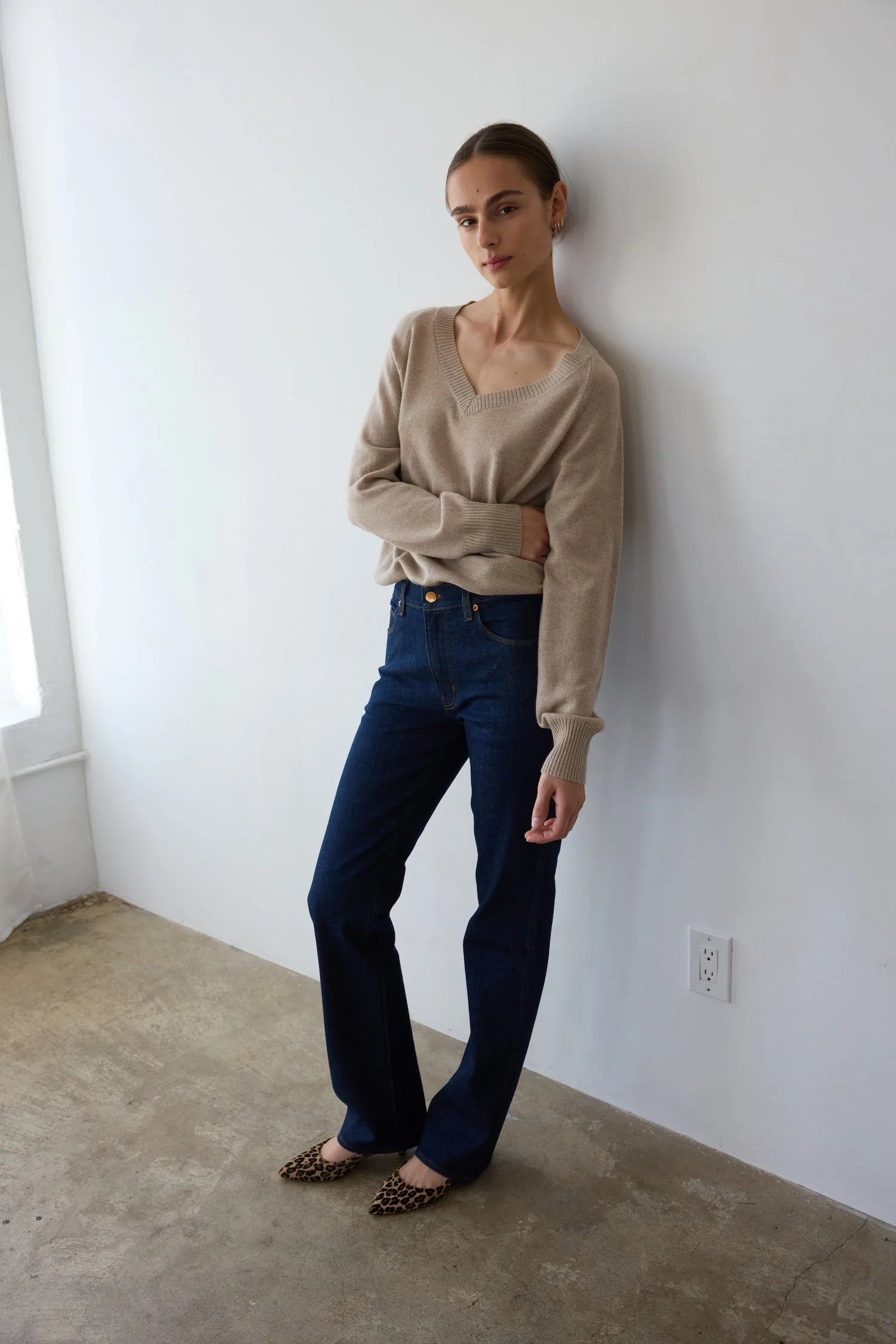 Jamie Haller - The V Fave Cashmere Sweater in Oatmeal - Image 4