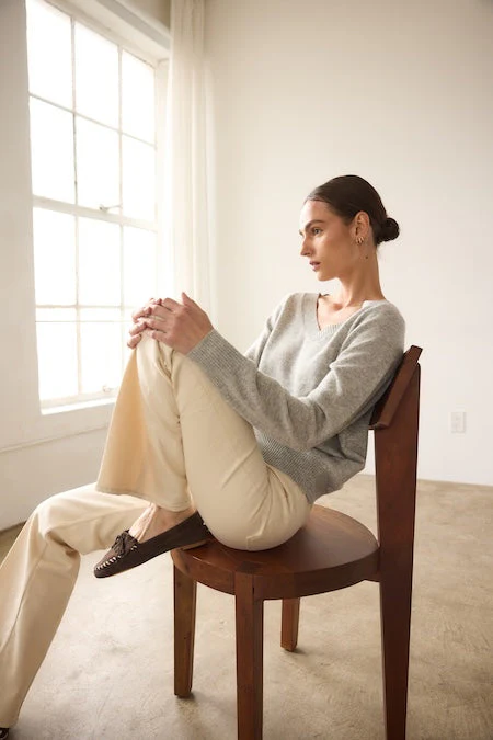 Jamie Haller - The V Fave Cashmere Sweater in Light Heather - Image 5