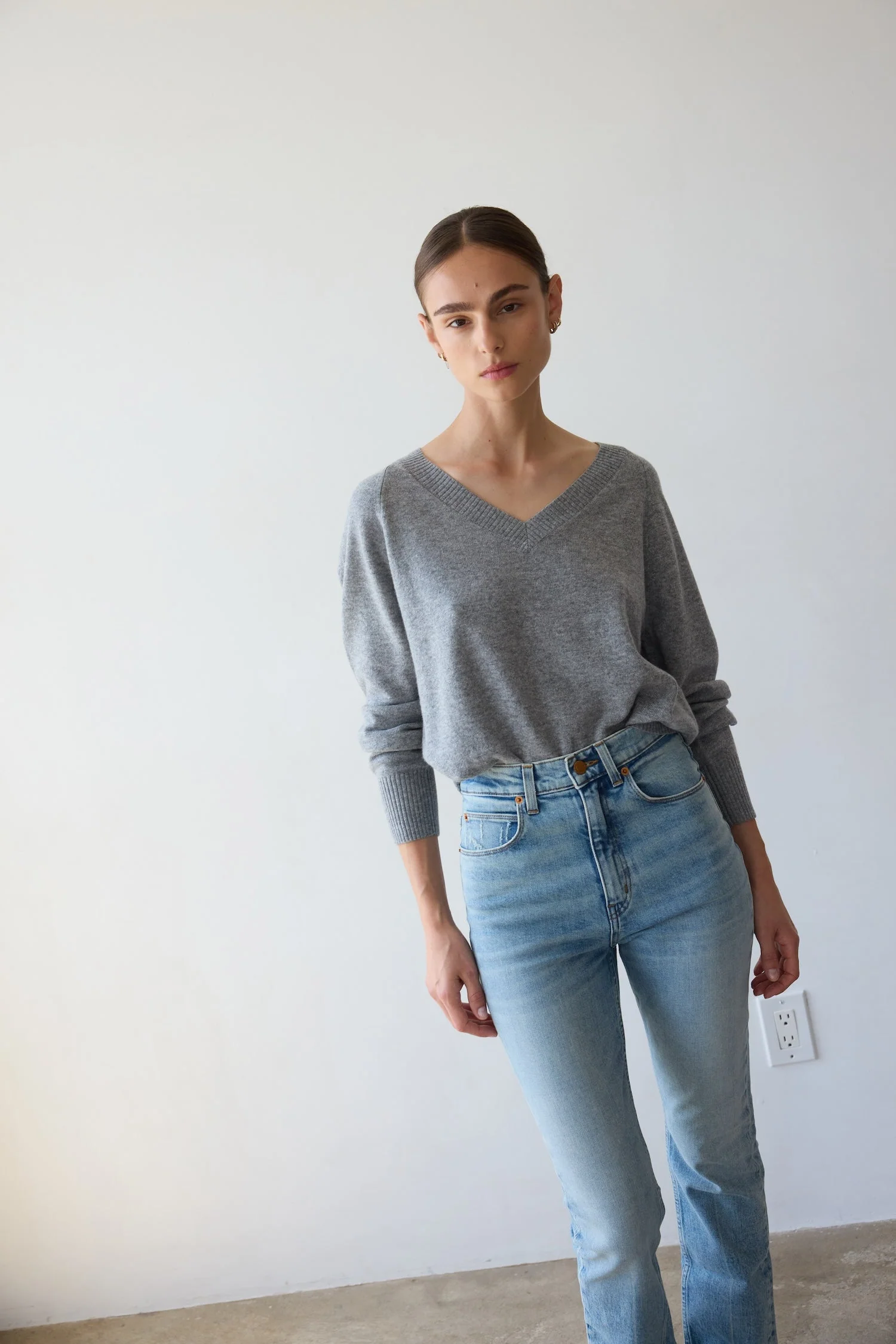 Jamie Haller - The V Fave Cashmere Sweater in Light Heather - Image 6