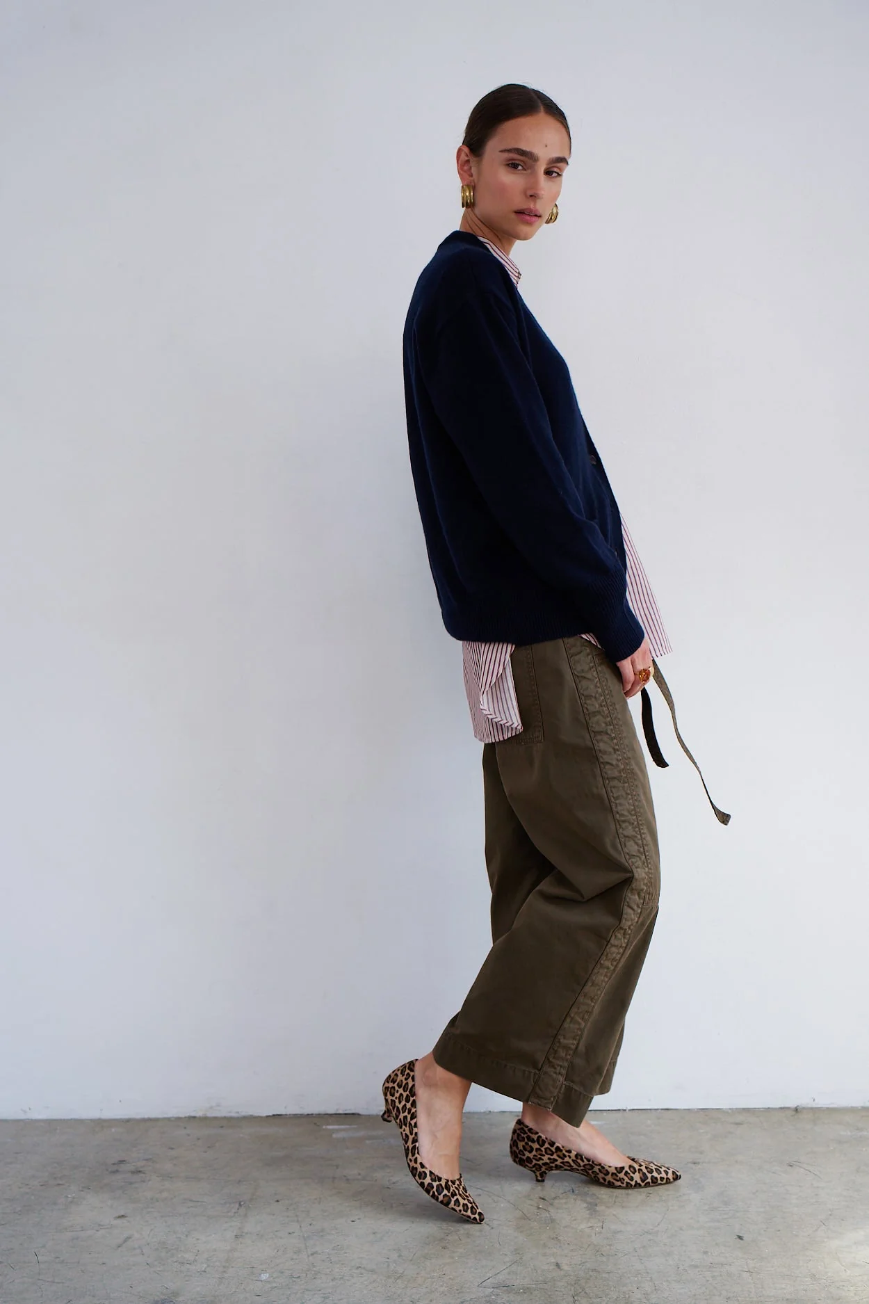 Jamie Haller - The Welt Pocket Cashmere Cardigan in Navy - Image 17