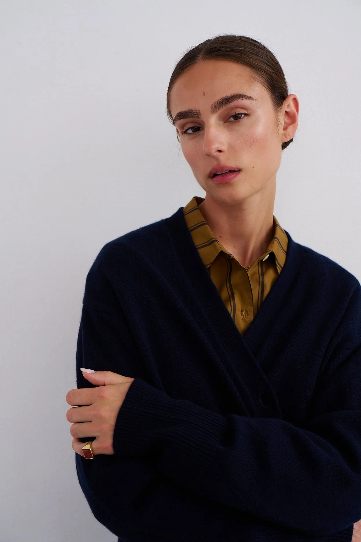 Jamie Haller - The Welt Pocket Cashmere Cardigan in Navy - Image 21