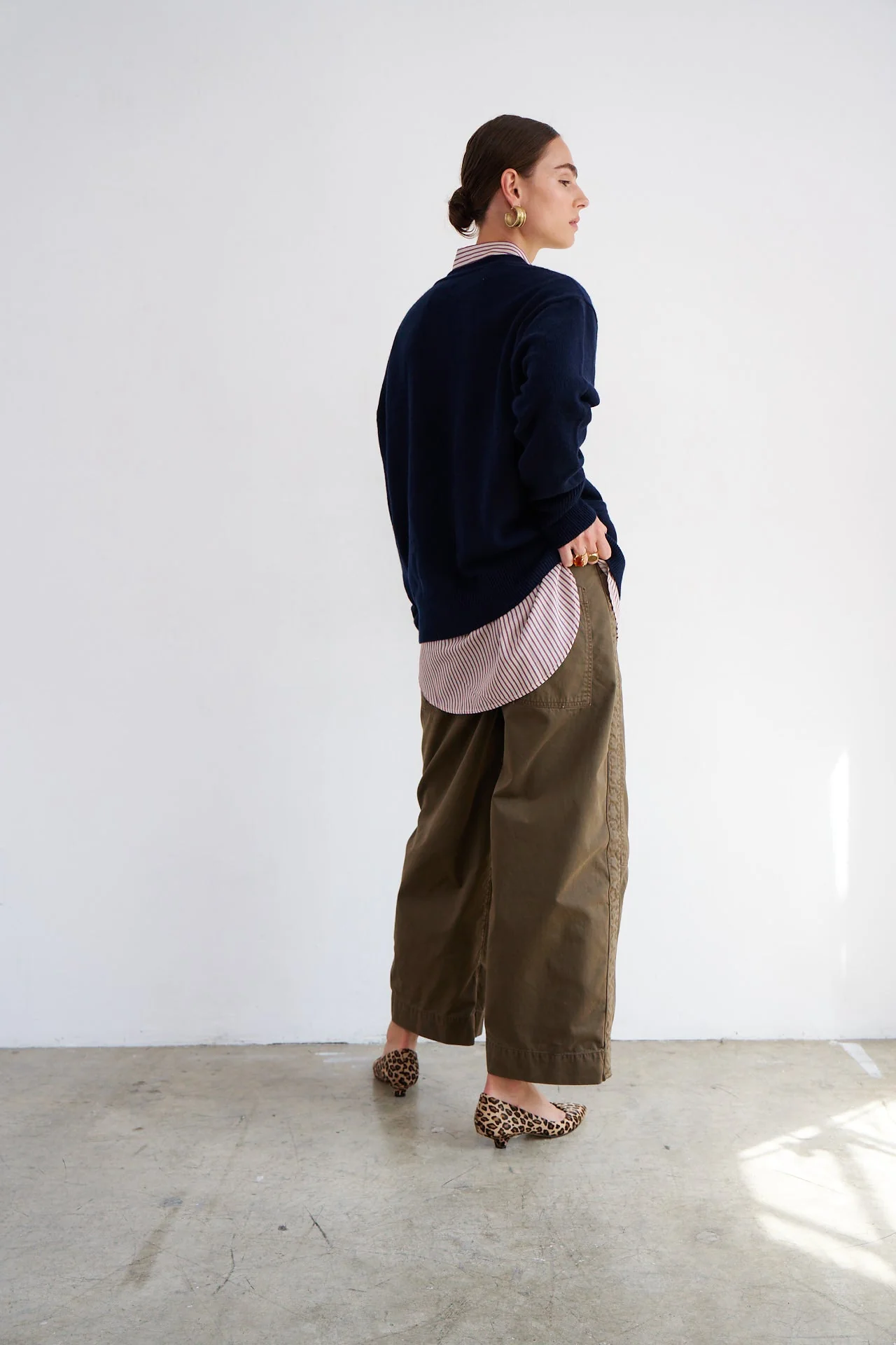 Jamie Haller - The Welt Pocket Cashmere Cardigan in Navy - Image 8