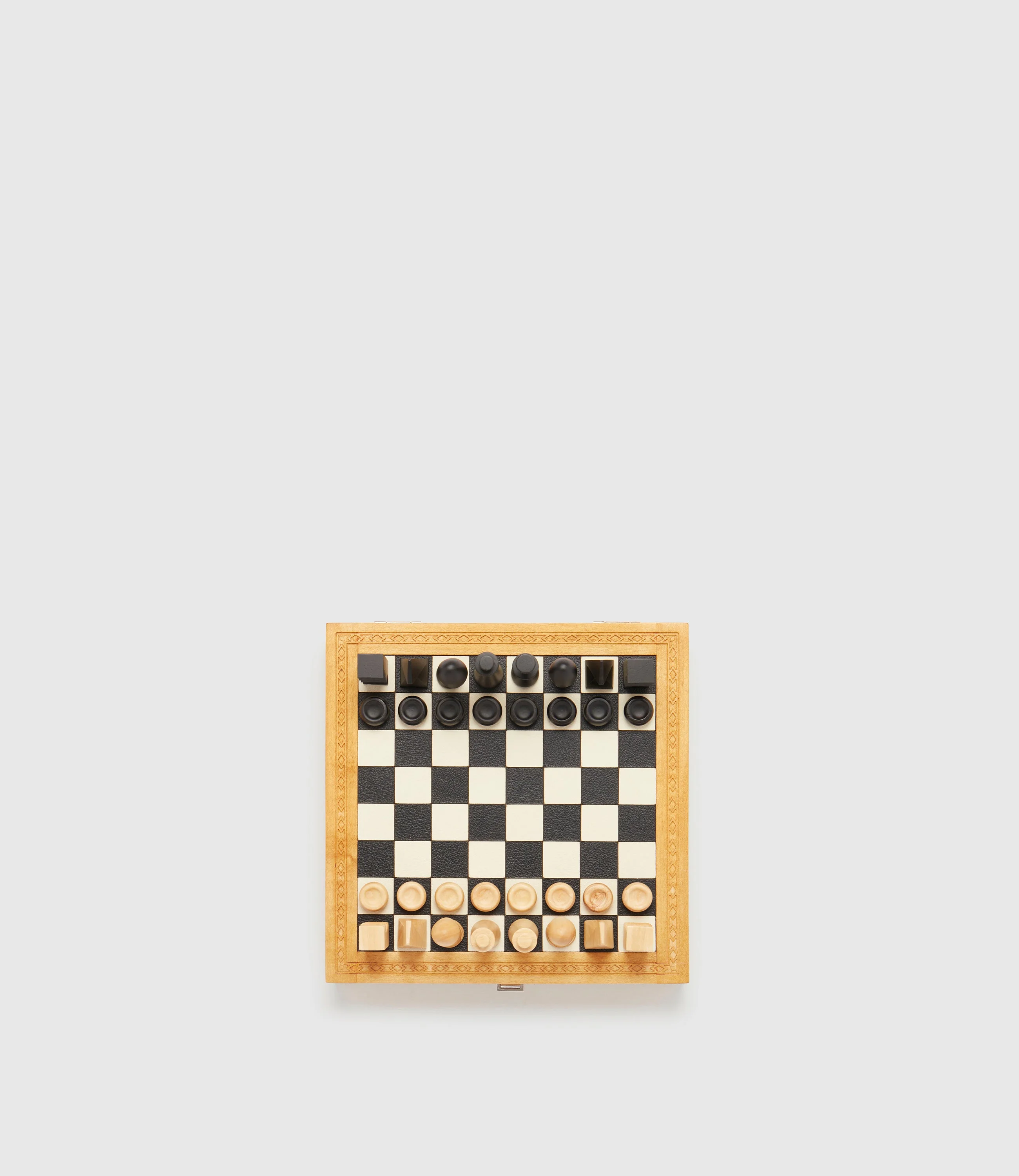 Metier - Travel Chess and Backgammon Set in Buffalo and Smooth Calfskin Leather, Olive and Ebony Wood - Image 3