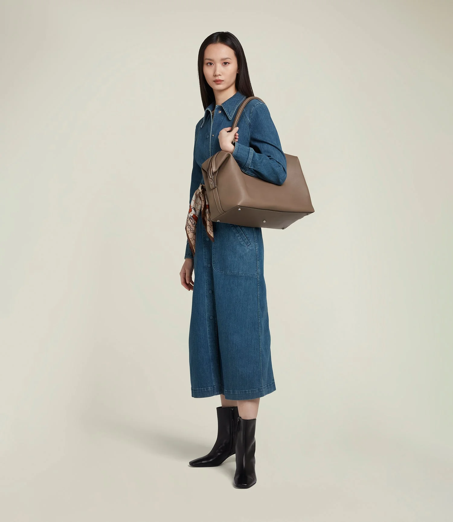 Metier - Vérité All Day Bag Smooth Calfskin Taupe - Image 6