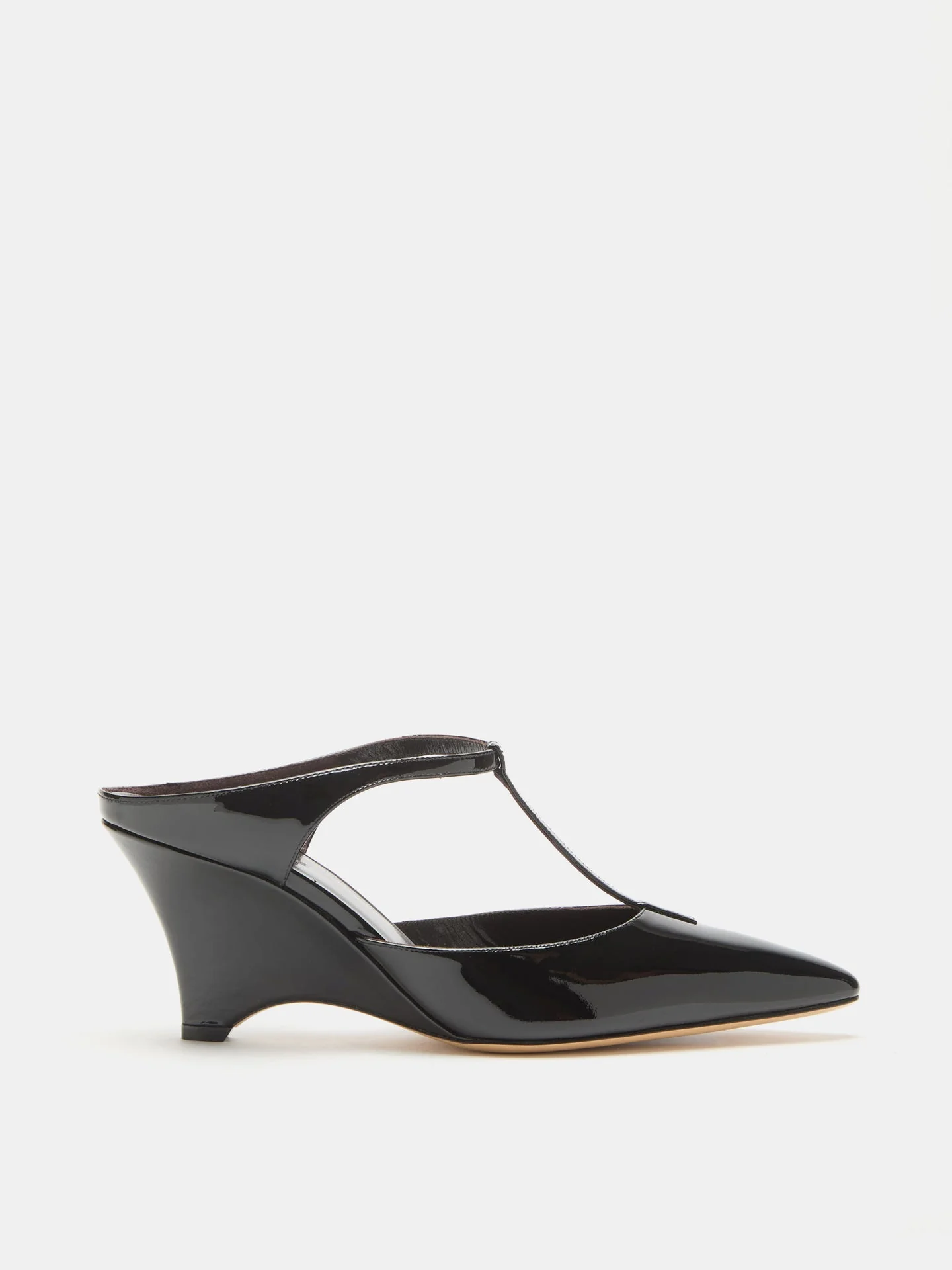 Le Monde Beryl - Victoria T-Bar Wedge / Black Vernice Leather