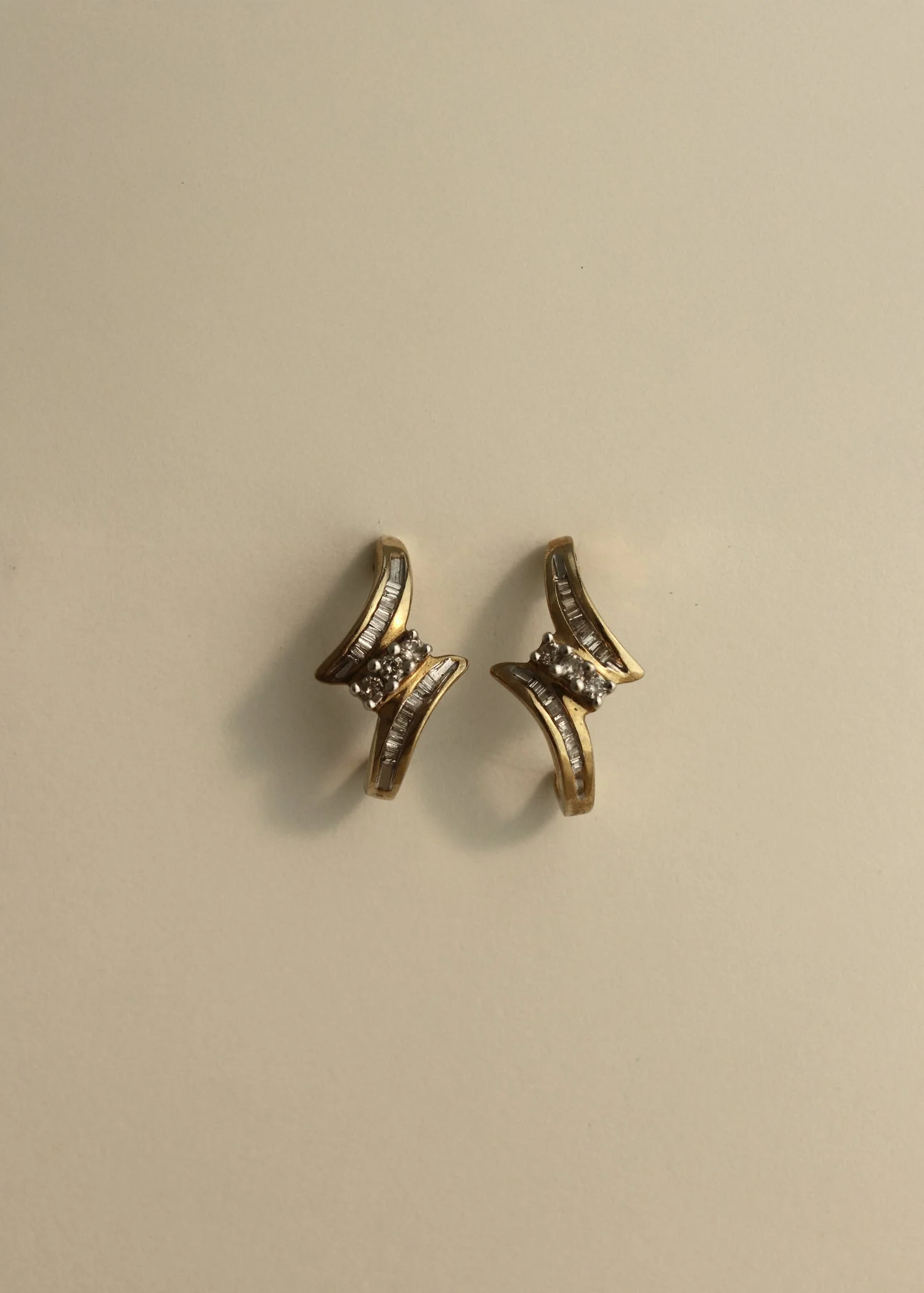 Kinn - Vintage 10K Diamond Swirl Earrings