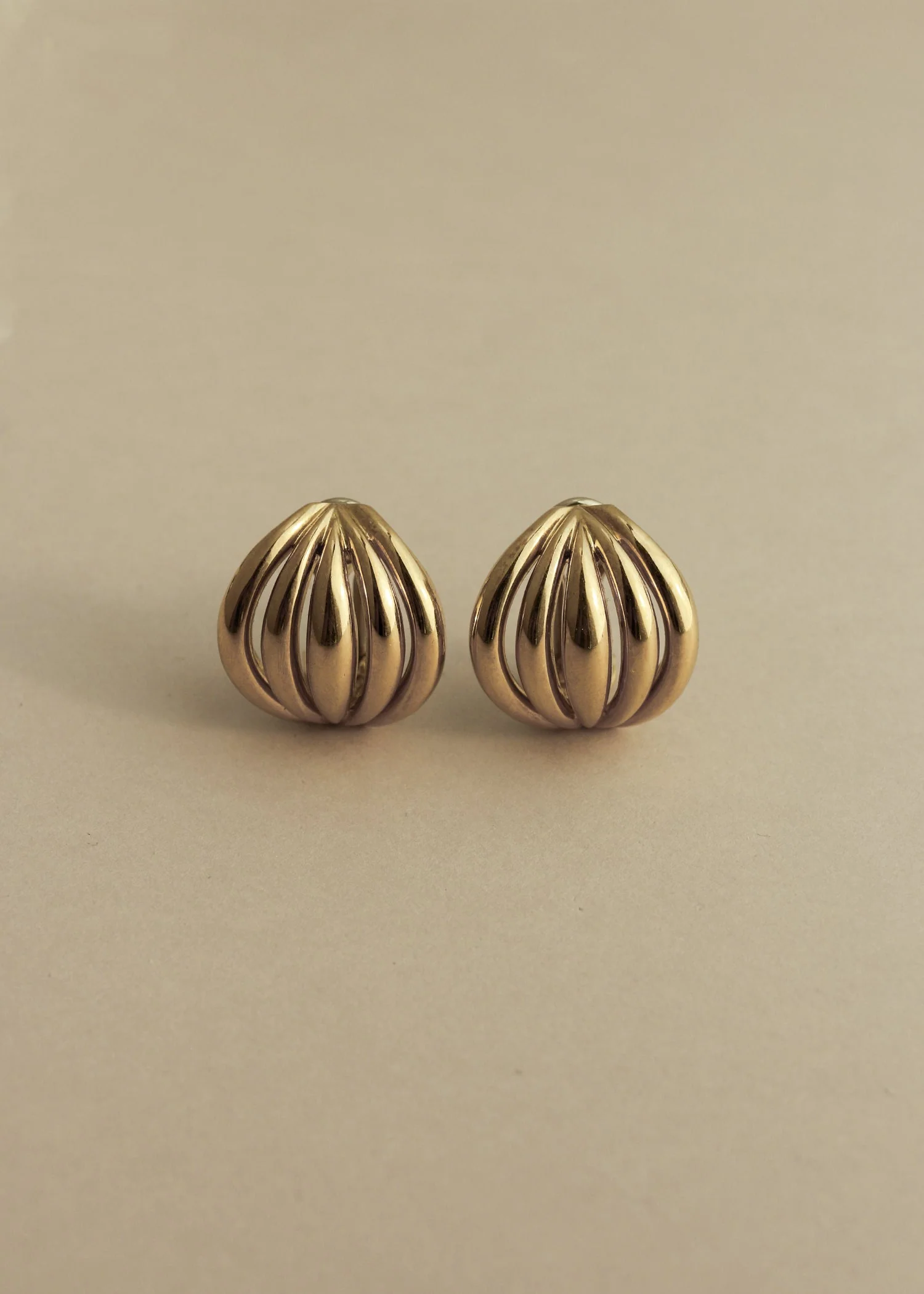 Kinn - Vintage 18K Bold Gold Dome Earrings