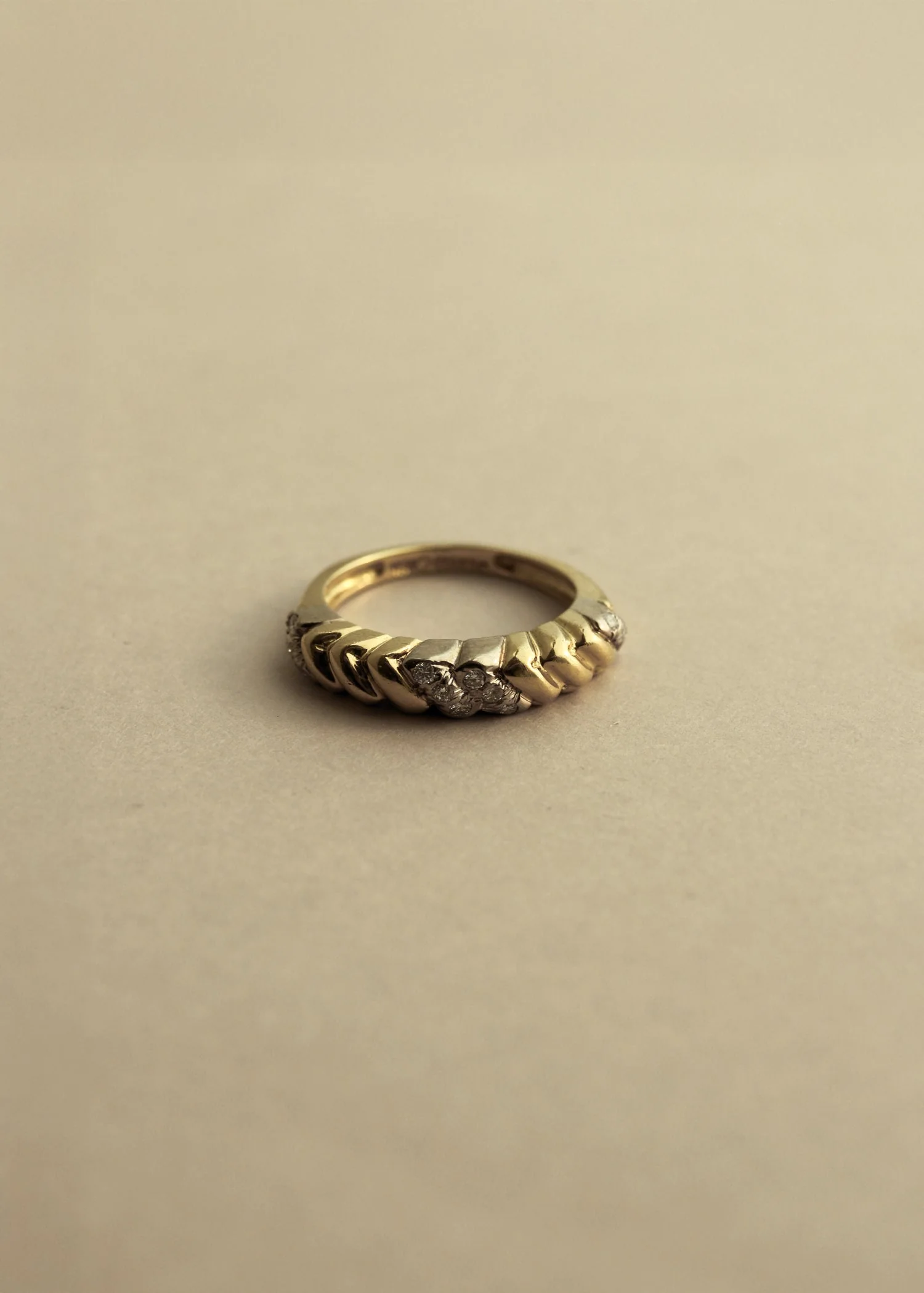 Kinn - Vintage 18K Gold & Diamond Two Tone Ring - 6.5