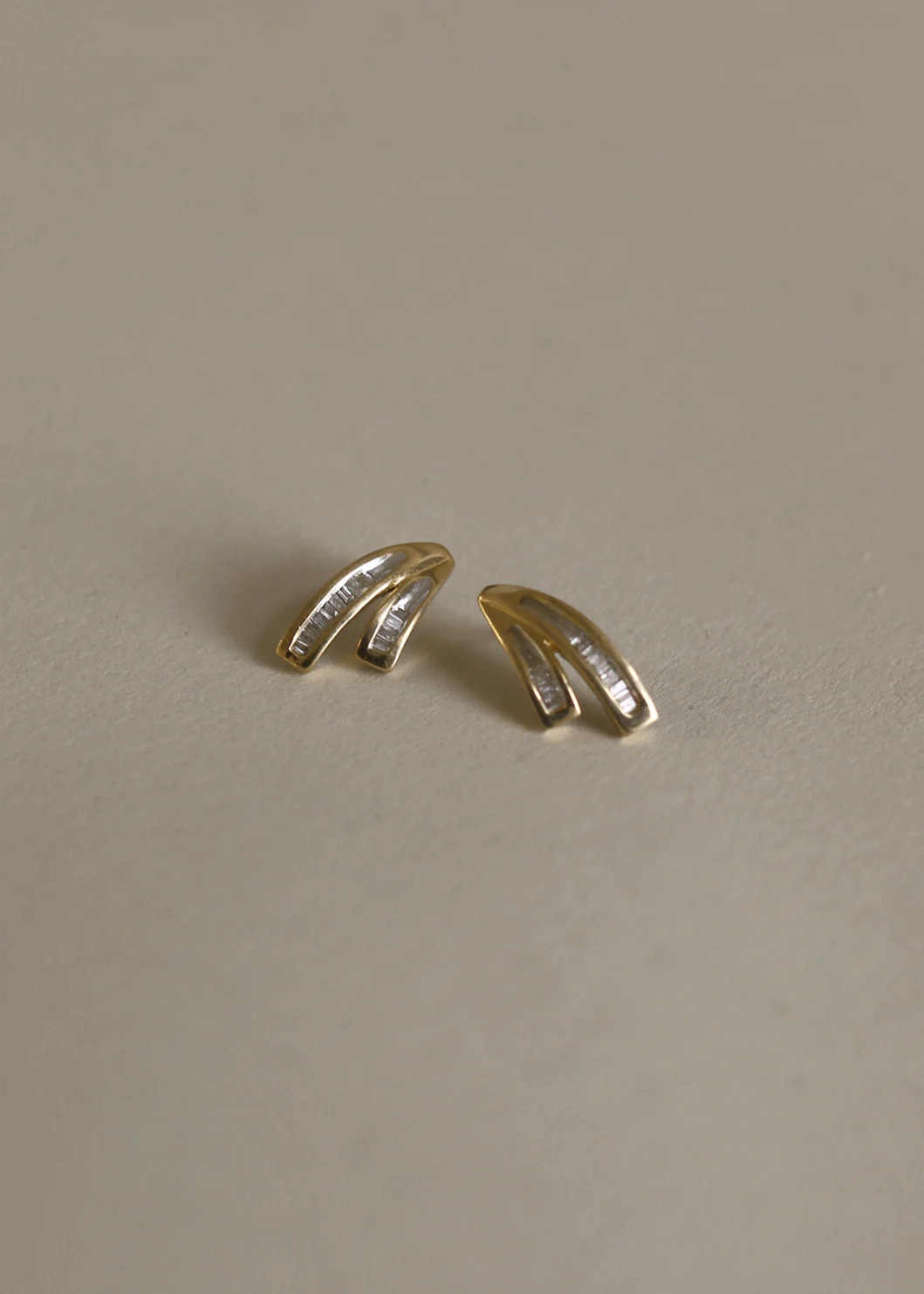 Kinn - Vintage Baguette Diamond V - Shape Earrings