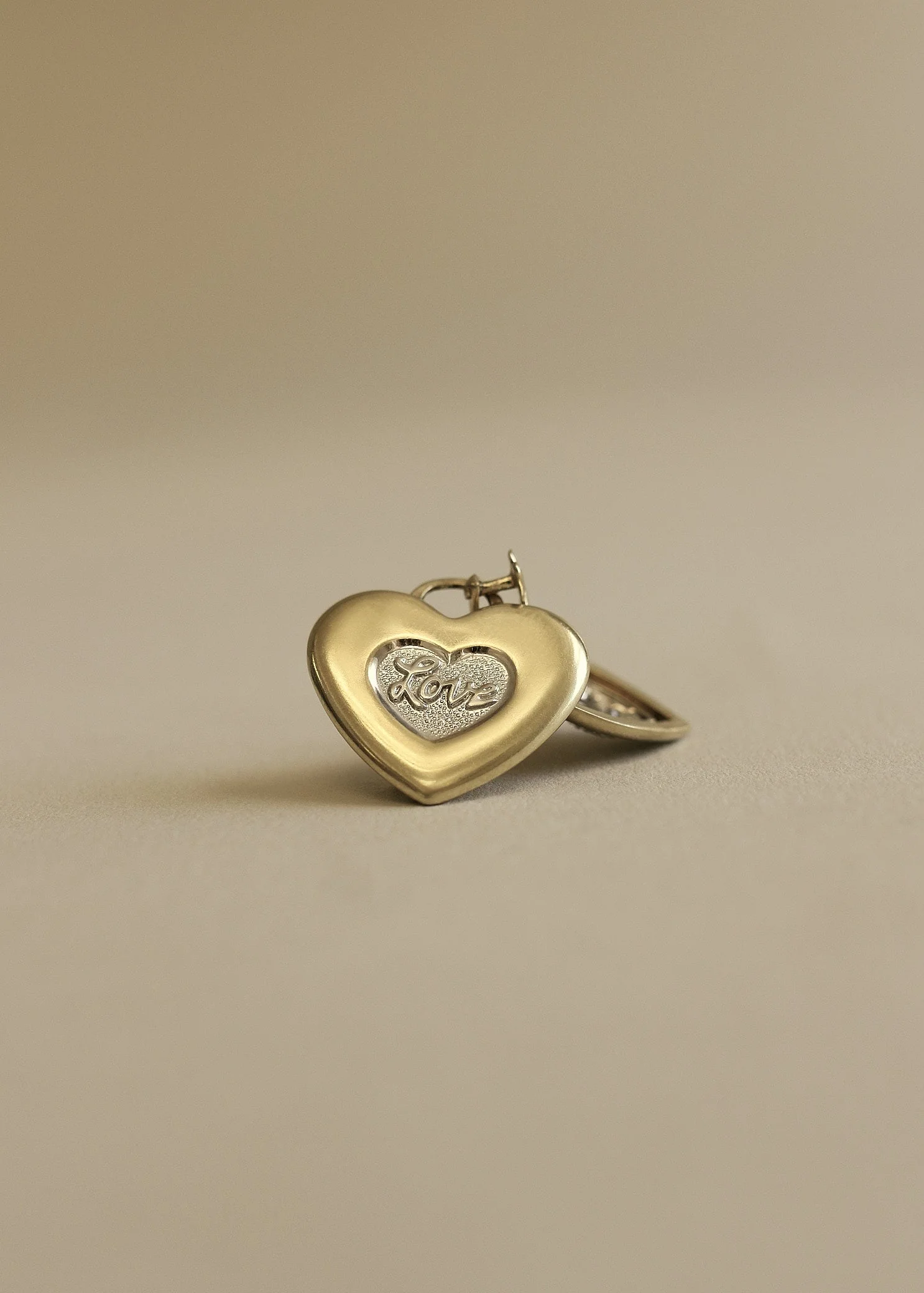 Kinn - Vintage Diamond Double Heart Pendant 10K - Image 2