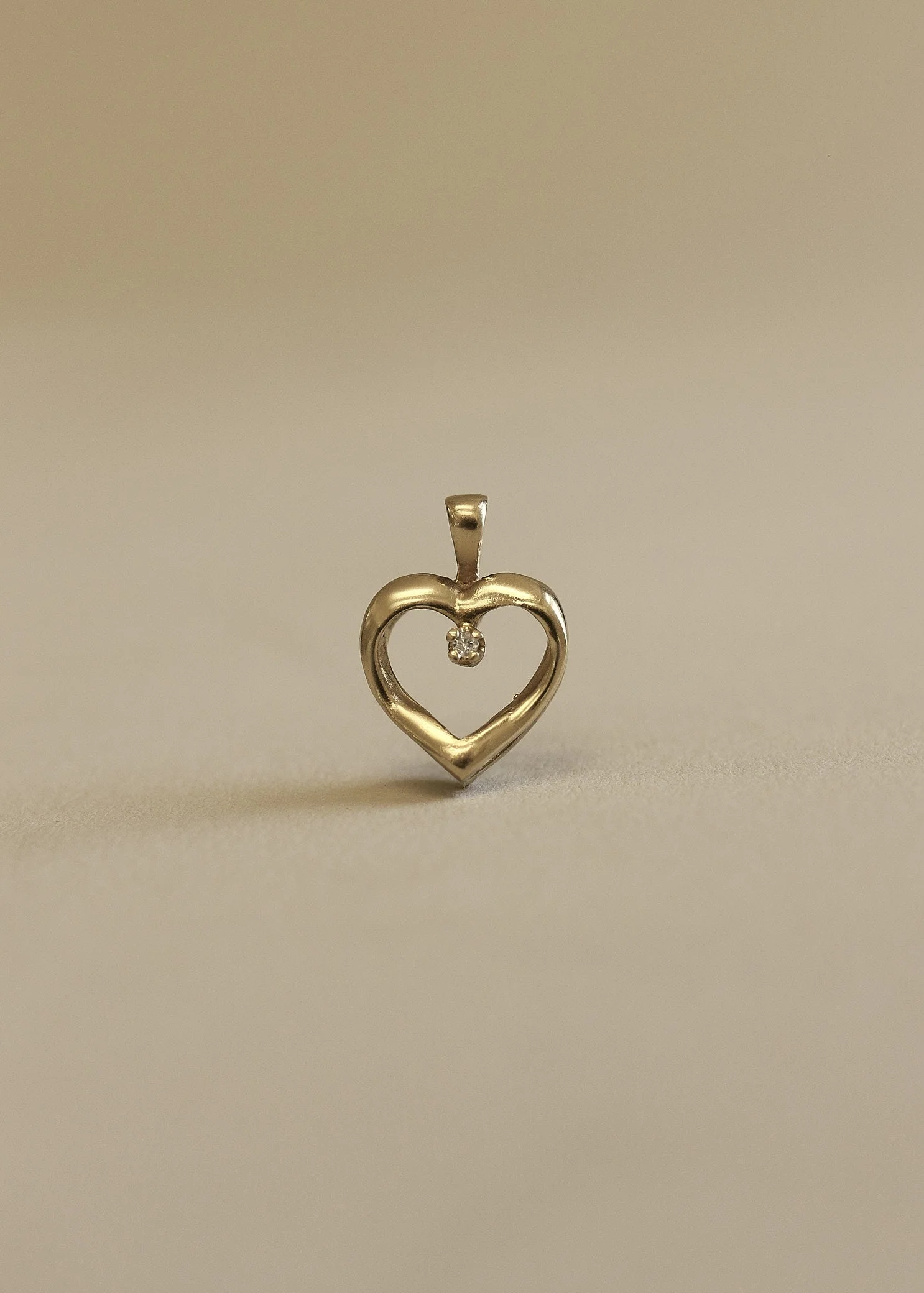 Kinn - Vintage Diamond Outline Heart Pendant