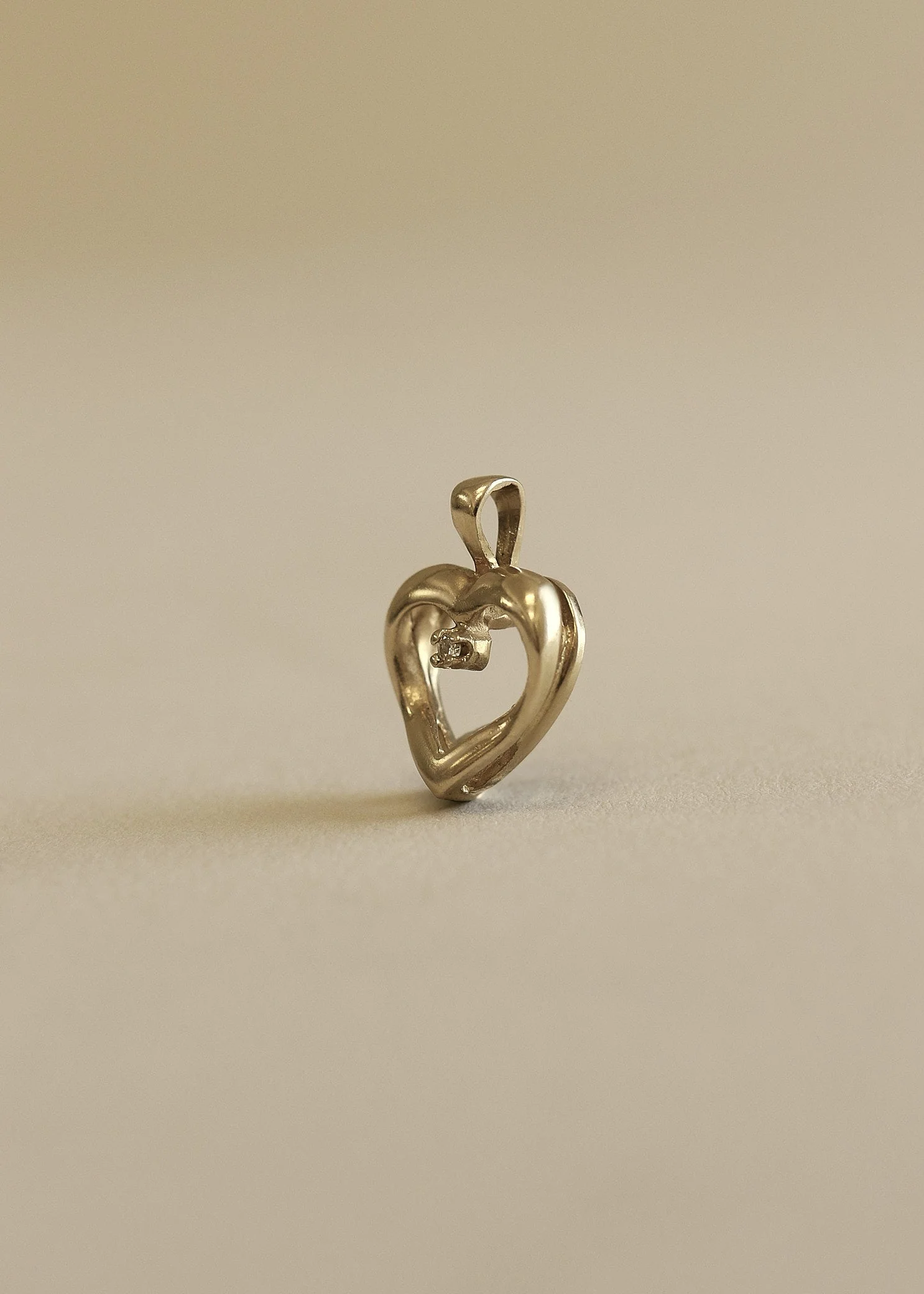Kinn - Vintage Diamond Outline Heart Pendant - Image 4