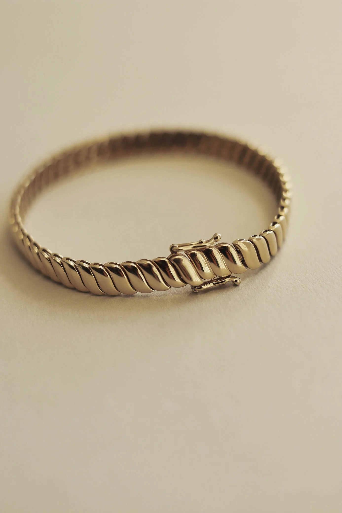 Kinn - Vintage Gold Cobra Bold Bracelet - Image 3