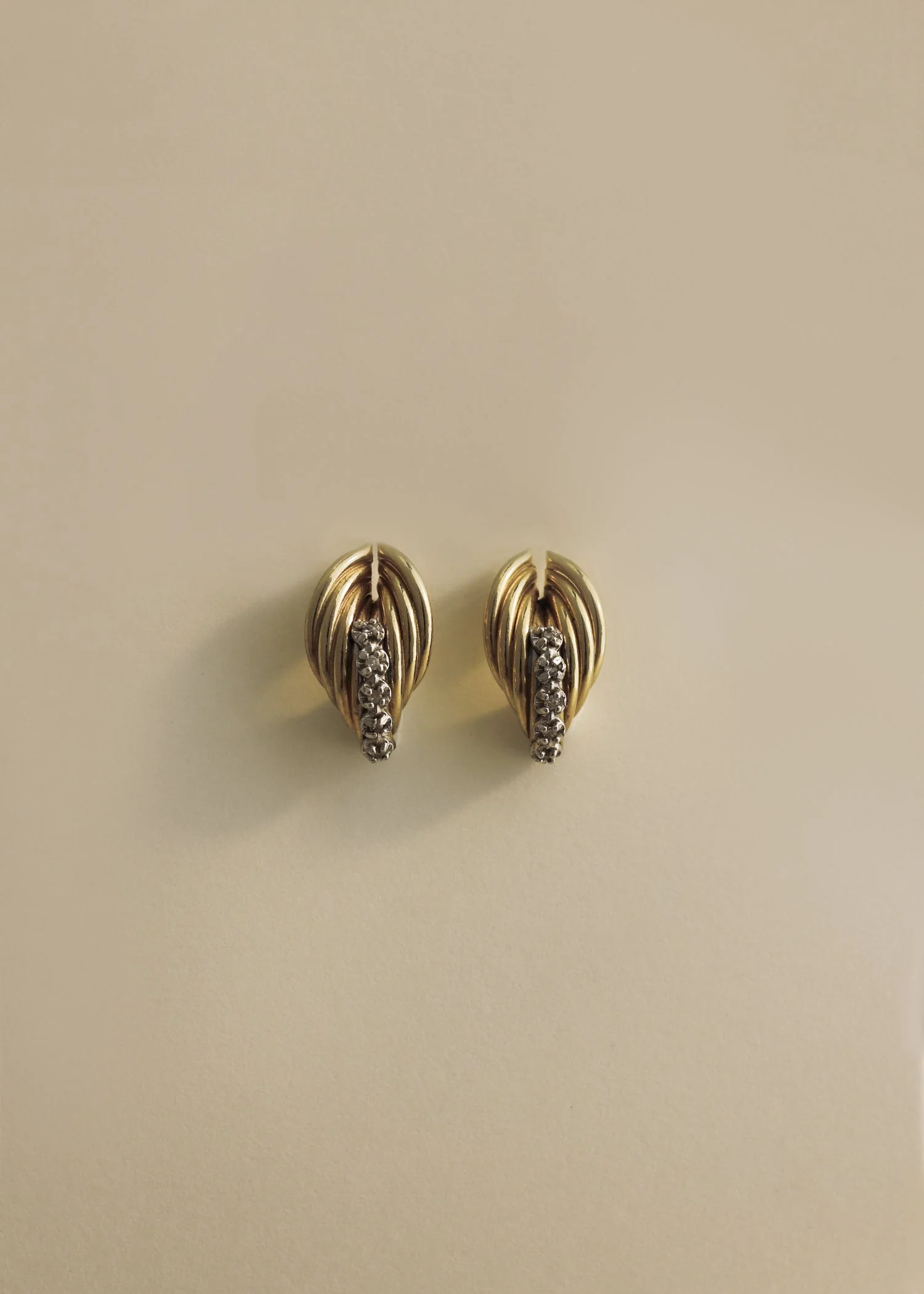Kinn - Vintage Gold Twist Motif Earrings with Diamonds